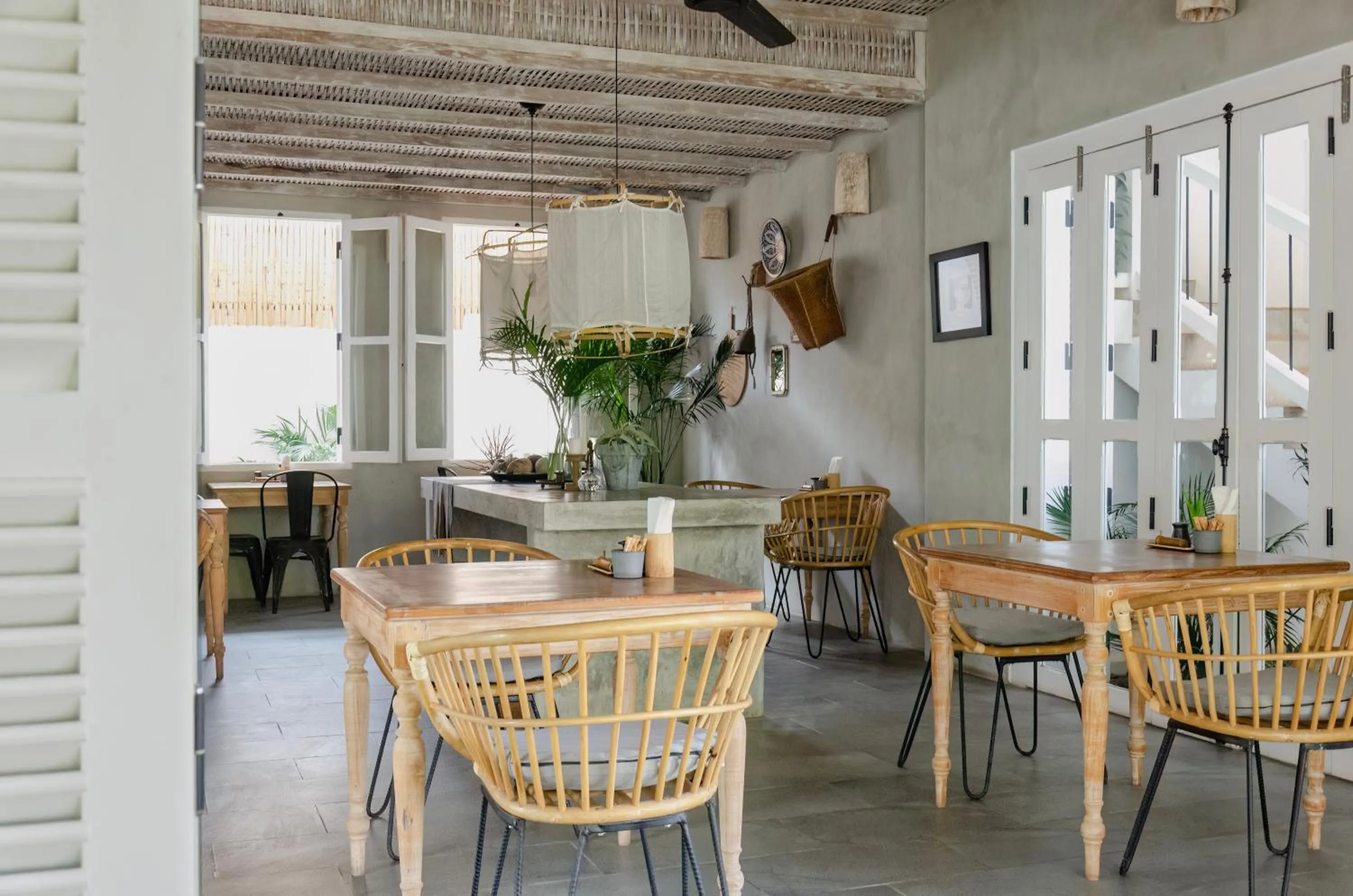 Restaurant/places to eat in Chic stay HANA Boutique hotel xxxx Possible noise from the construction next to our property