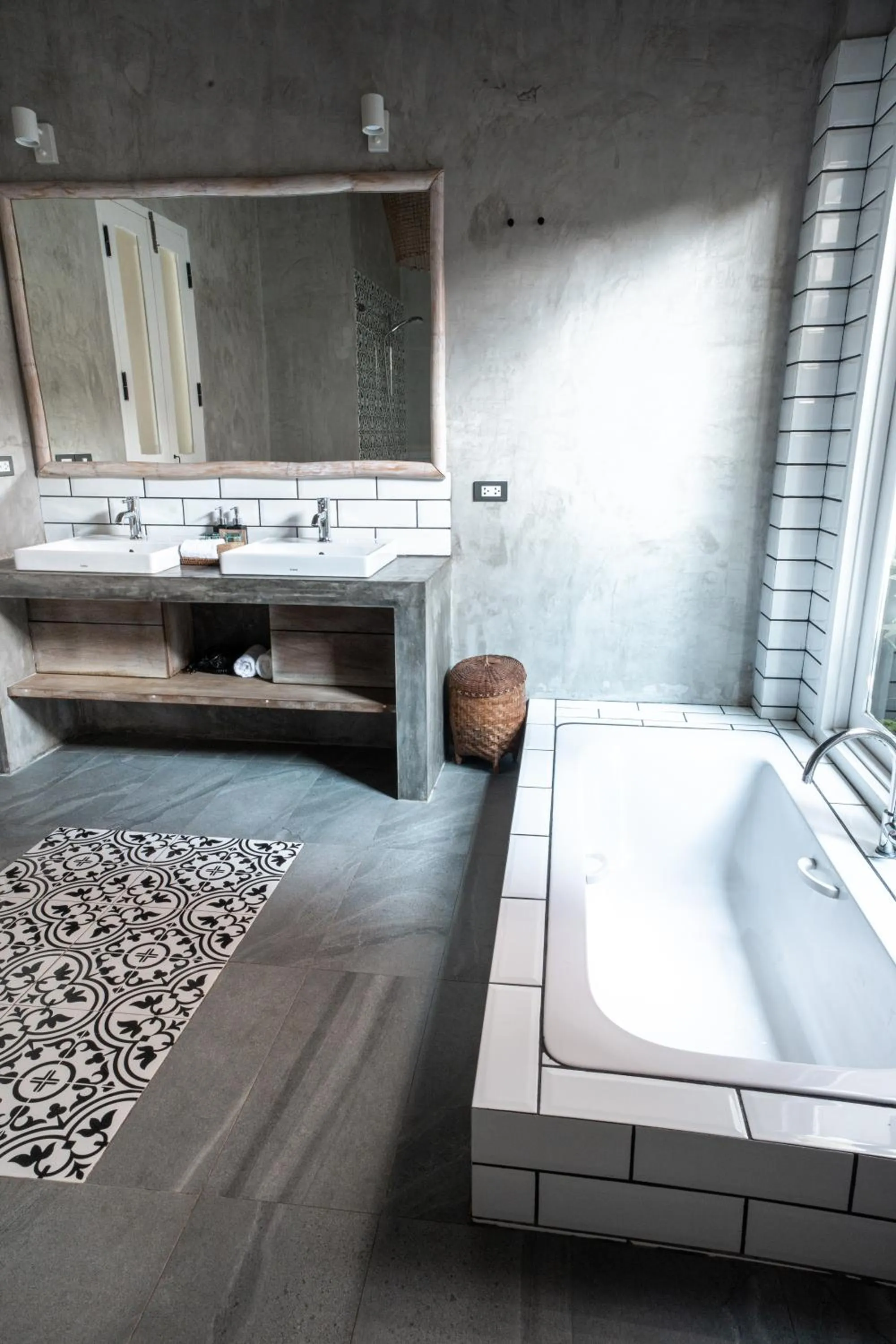 Bathroom, Bed in Chic stay HANA Boutique hotel xxxx Possible noise from the construction next to our property