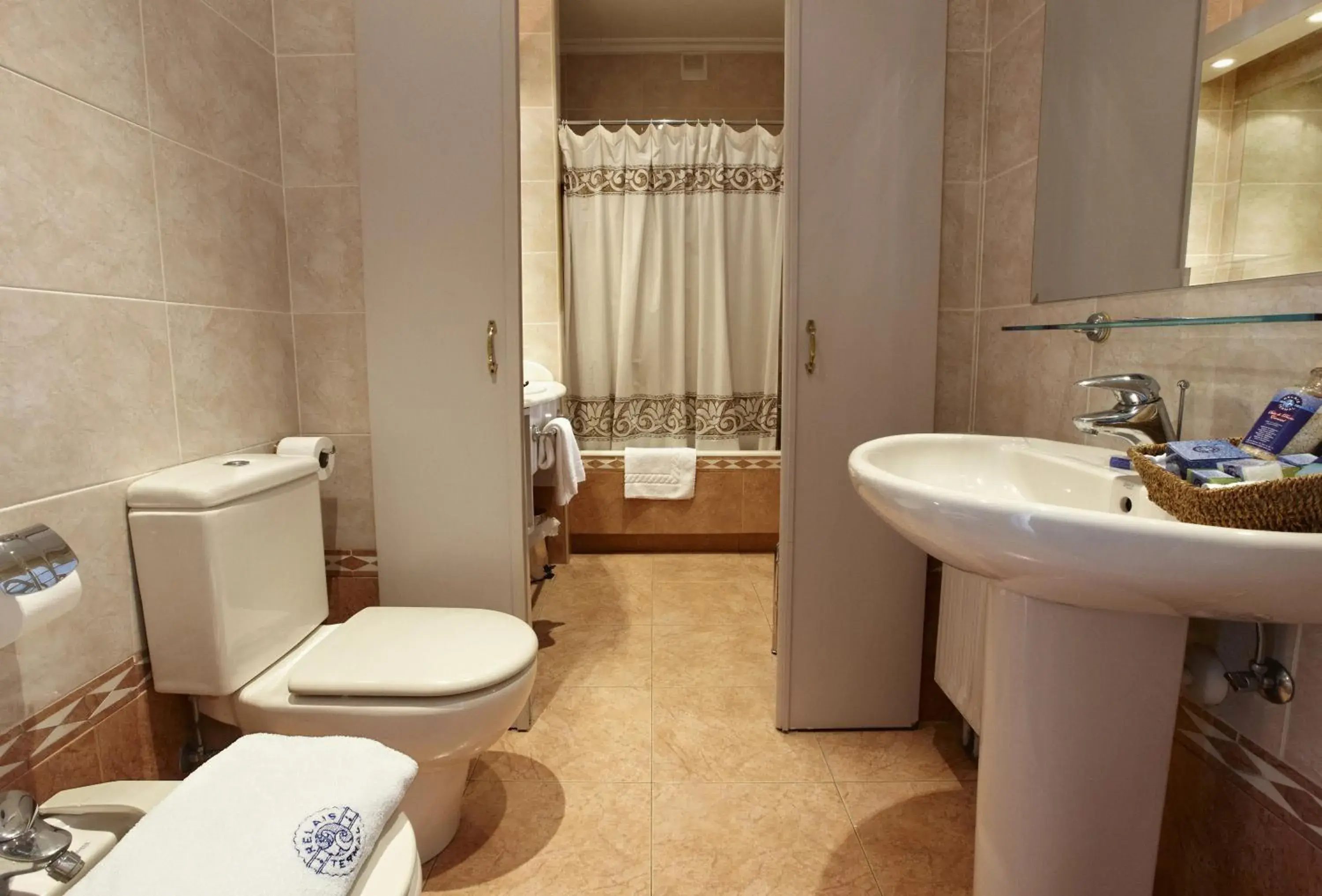 Suite with Spa Access - single occupancy in Balneario de Cestona Suite with Spa Access - single occupancy in Balneario de Cestona