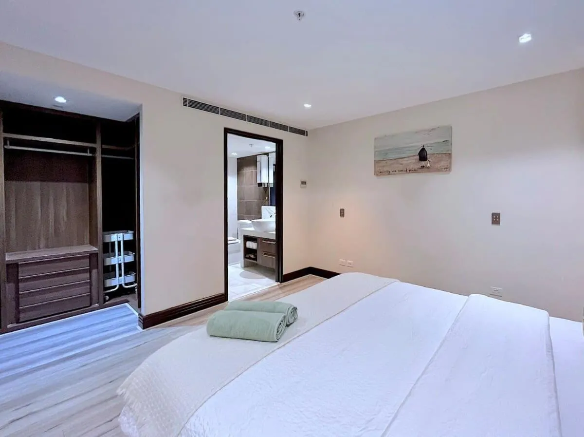 Bed in Grand St Kilda 2-story Sub-Penthouse