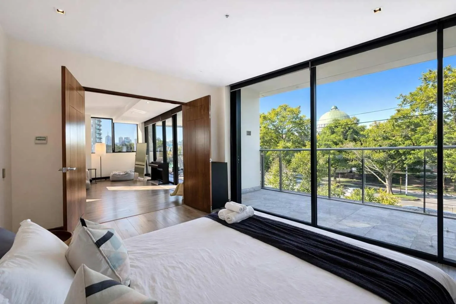 Bed in Grand St Kilda 2-story Sub-Penthouse