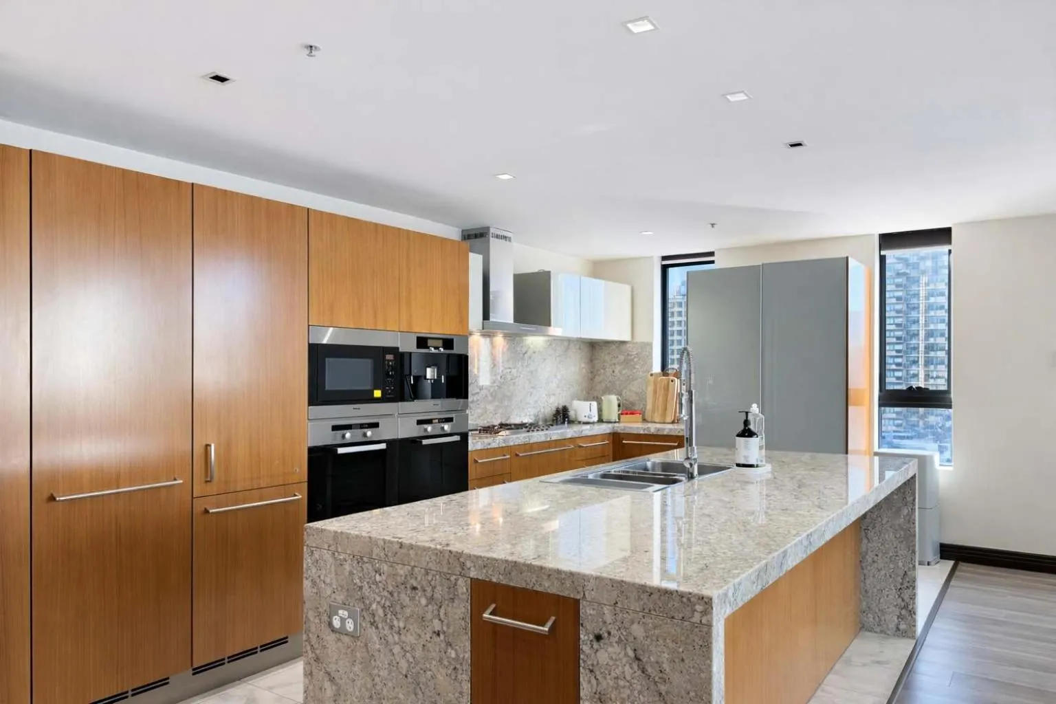Grand St Kilda 2-story Sub-Penthouse