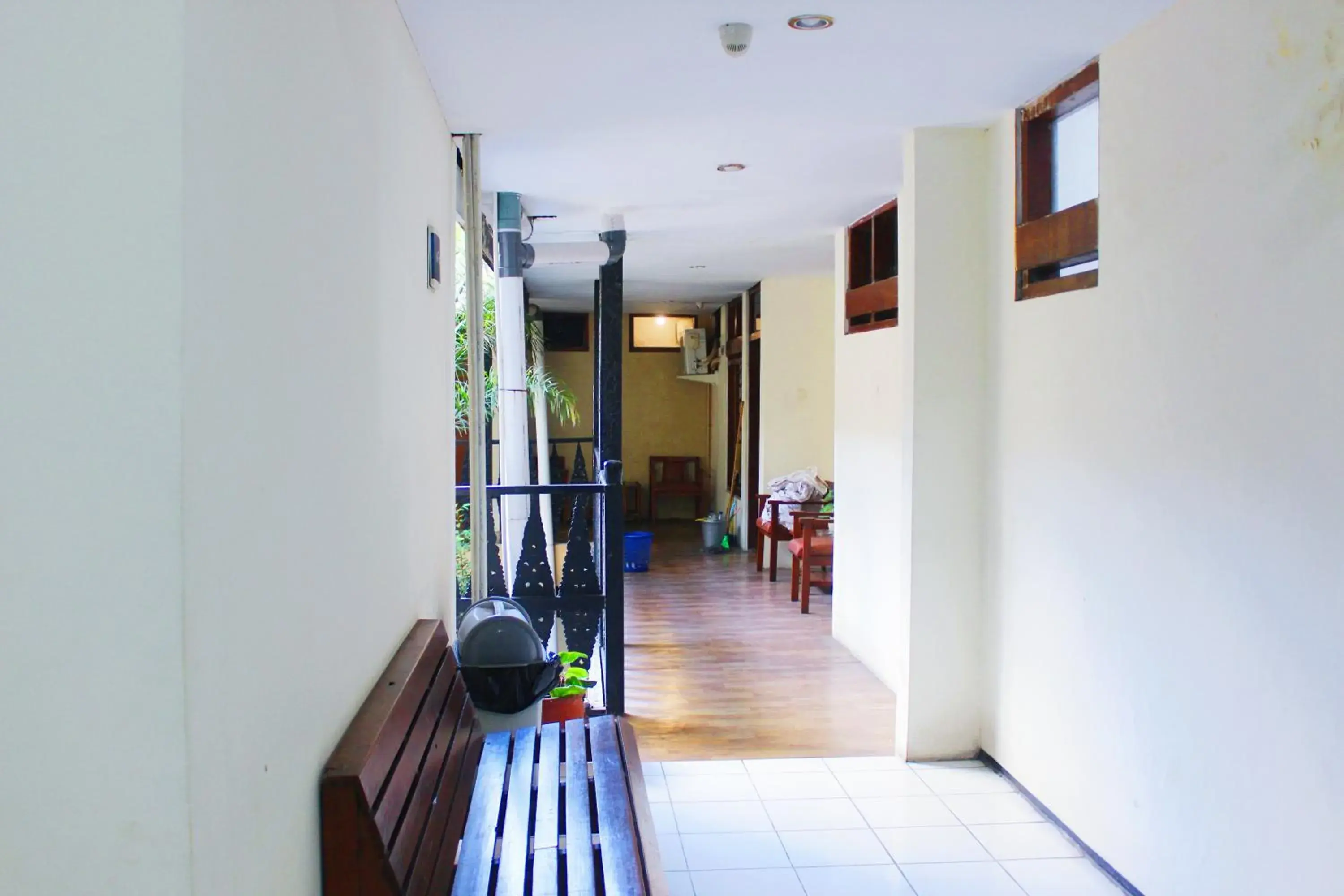 Seating area in OYO 206 Hotel Candra Kirana