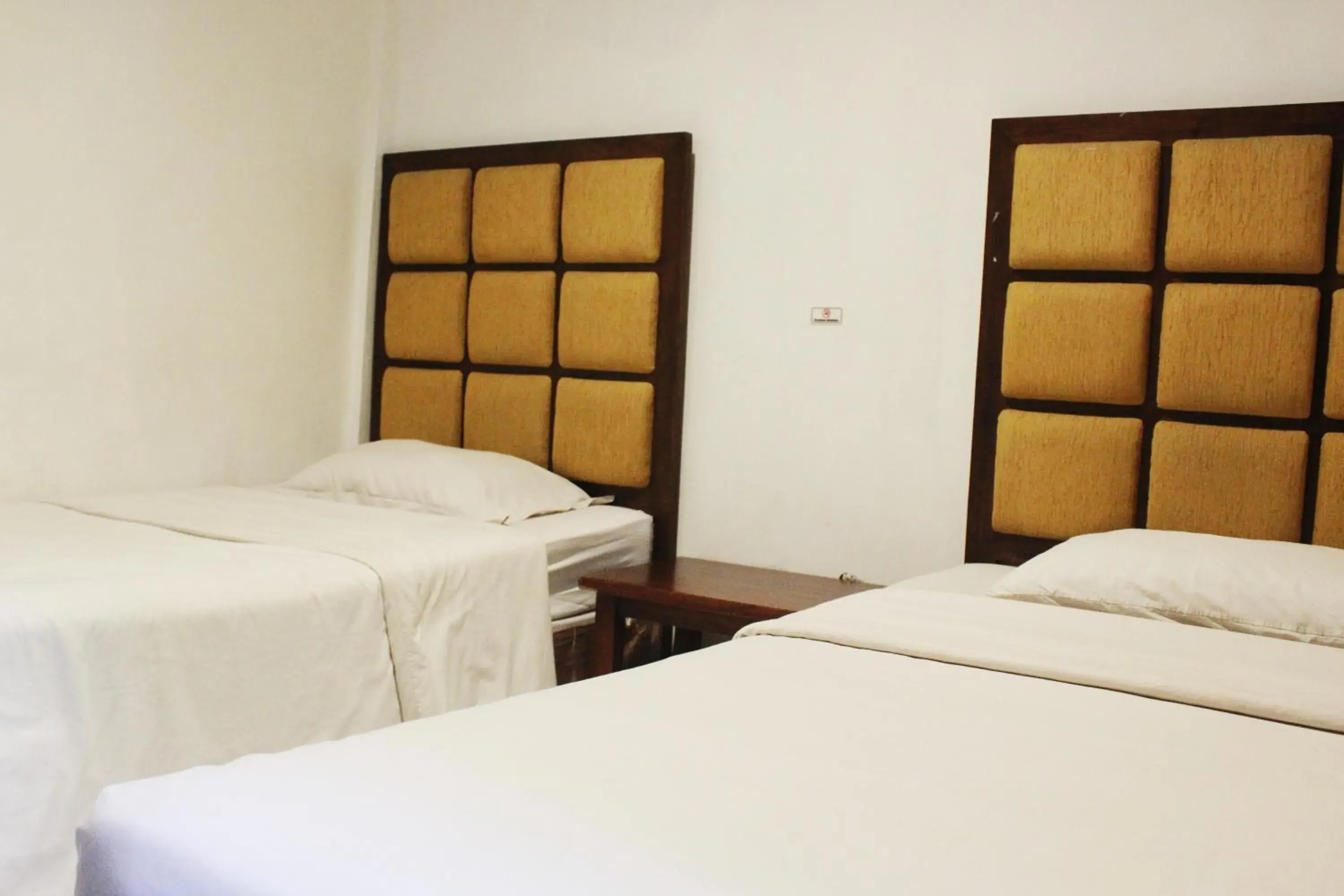 Bed in OYO 206 Hotel Candra Kirana