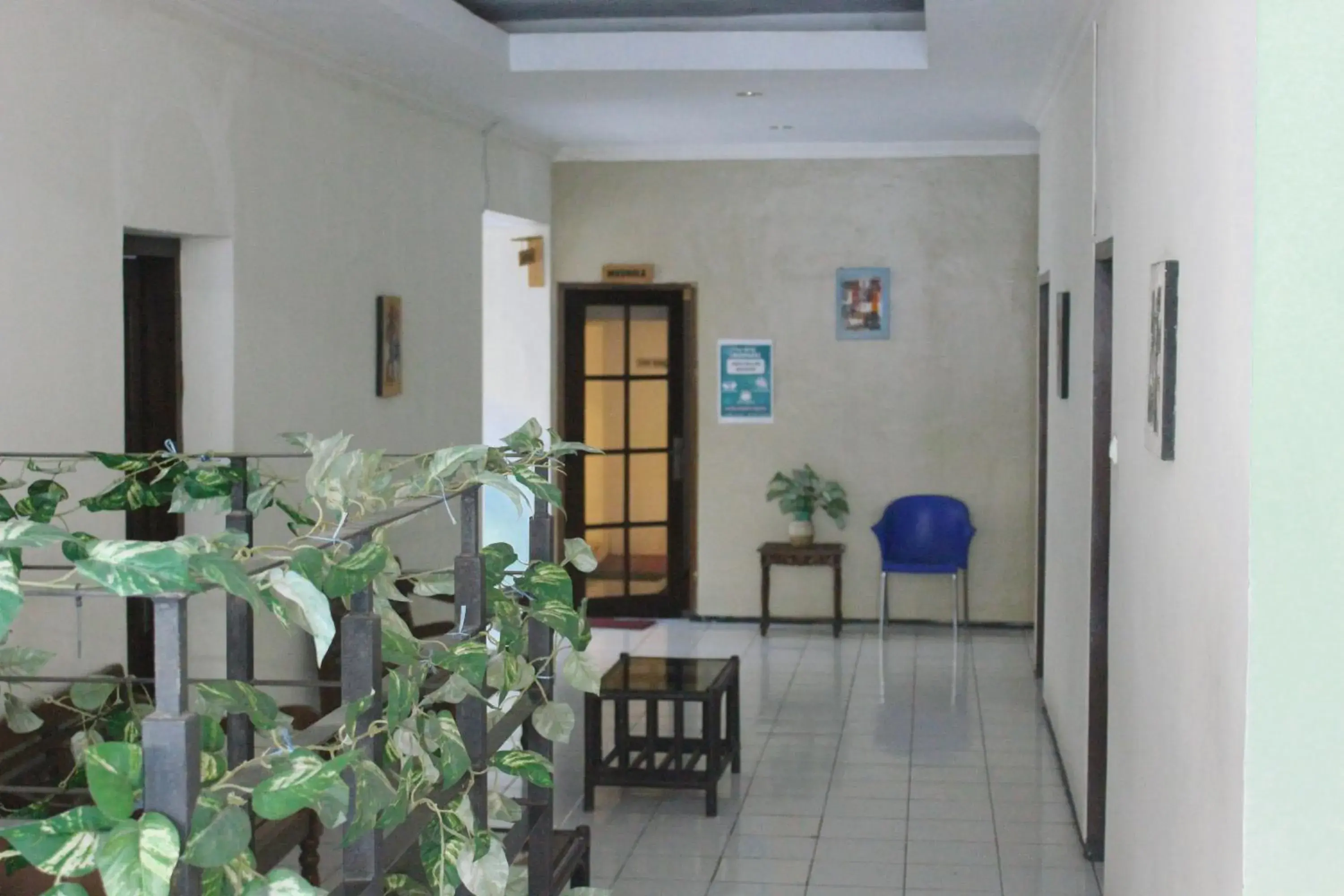 Living room, Dining Area in OYO 206 Hotel Candra Kirana