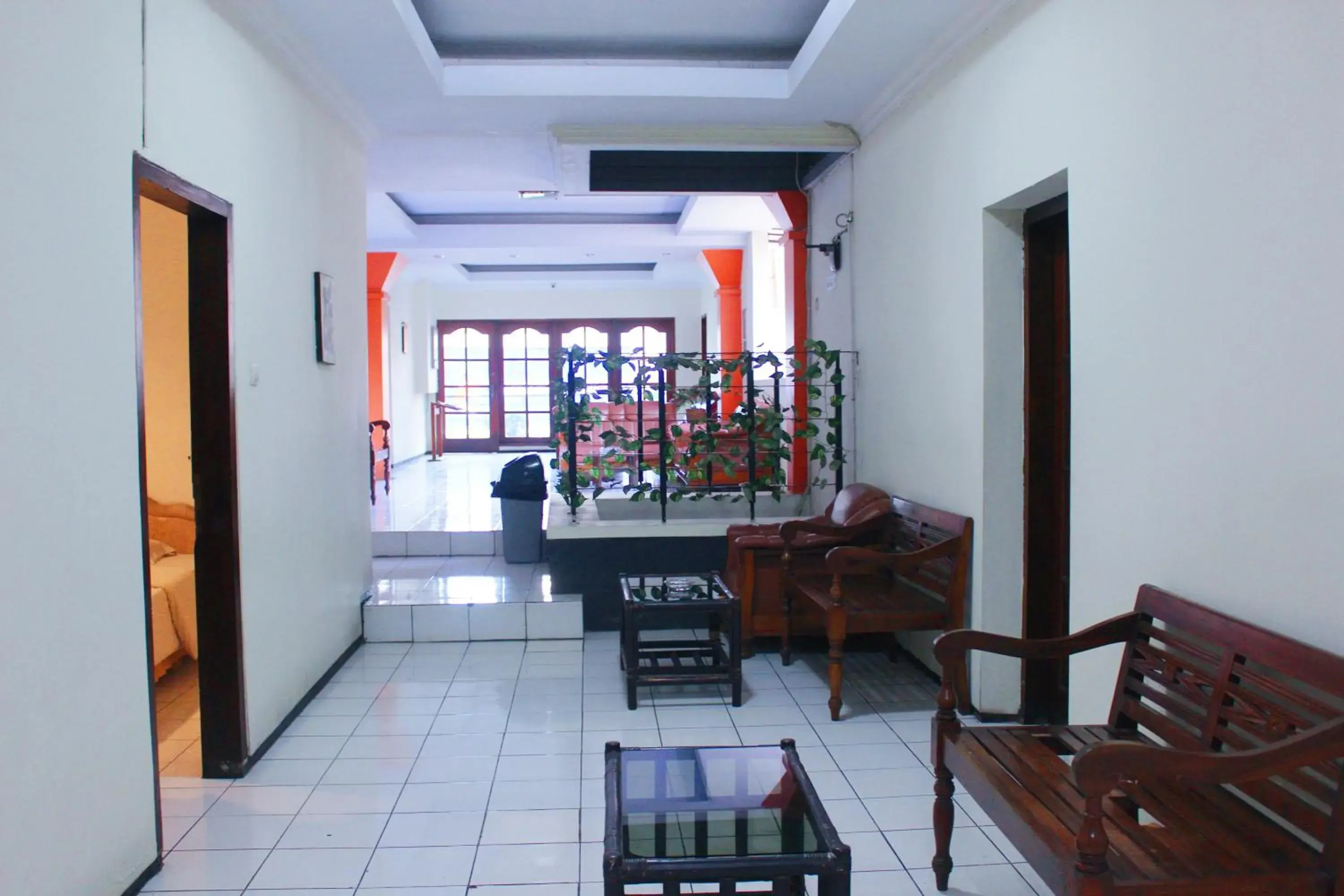 Living room in OYO 206 Hotel Candra Kirana