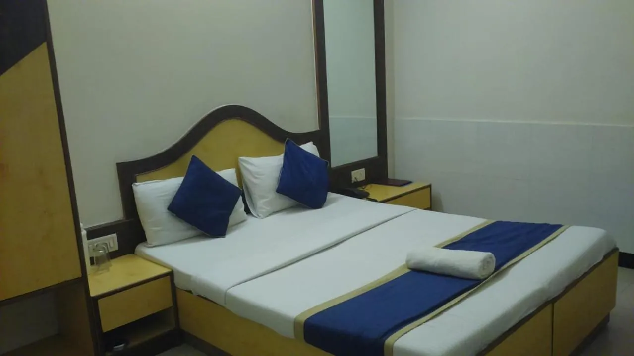 Bedroom, Bed in Ganga Sagar Hotel
