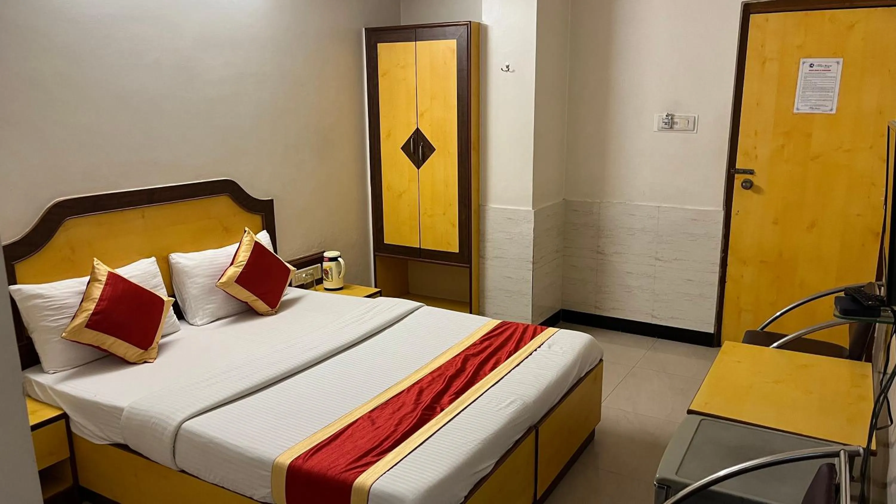 Bedroom, Bed in Ganga Sagar Hotel