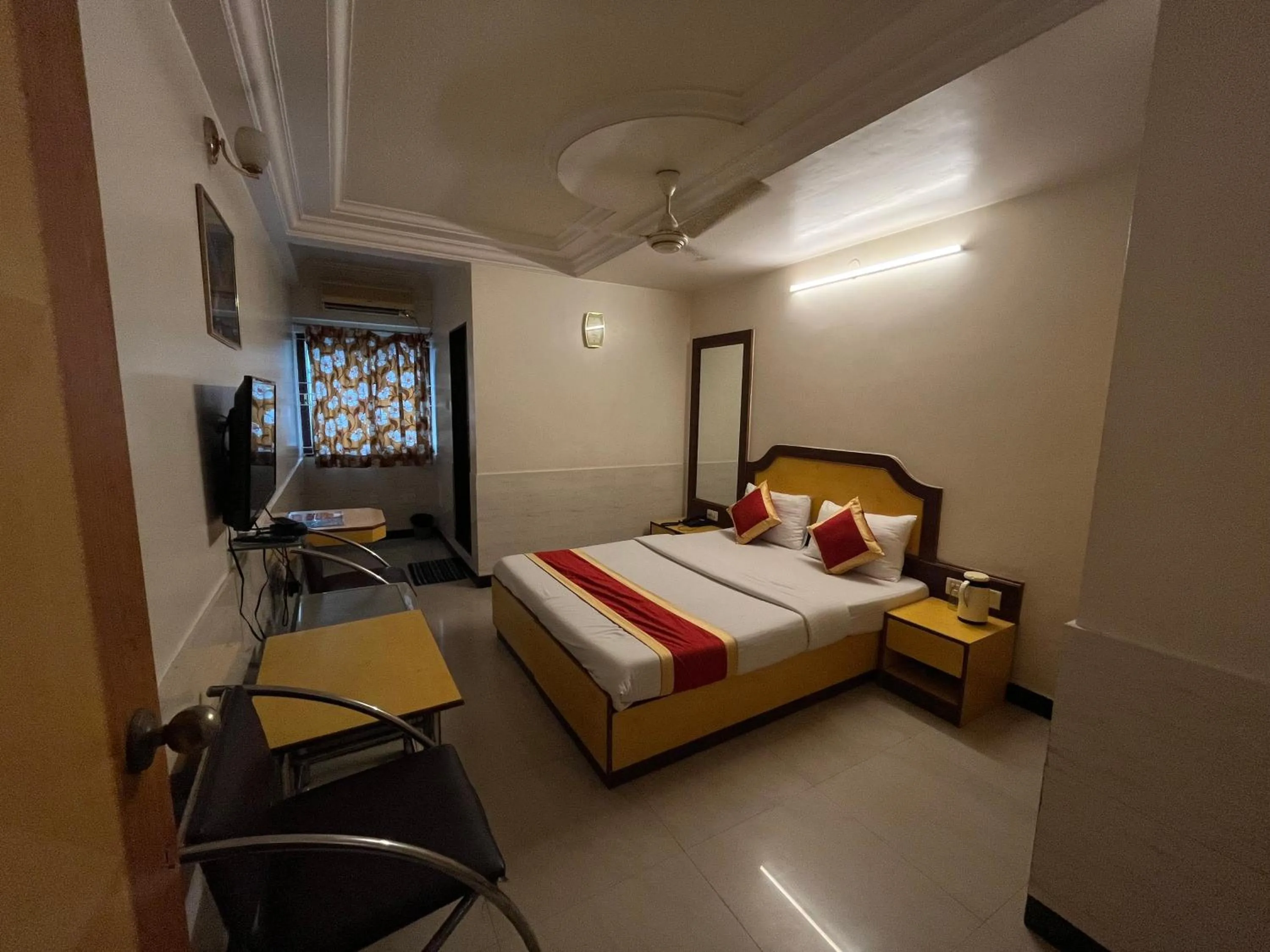 Bedroom, Bed in Ganga Sagar Hotel