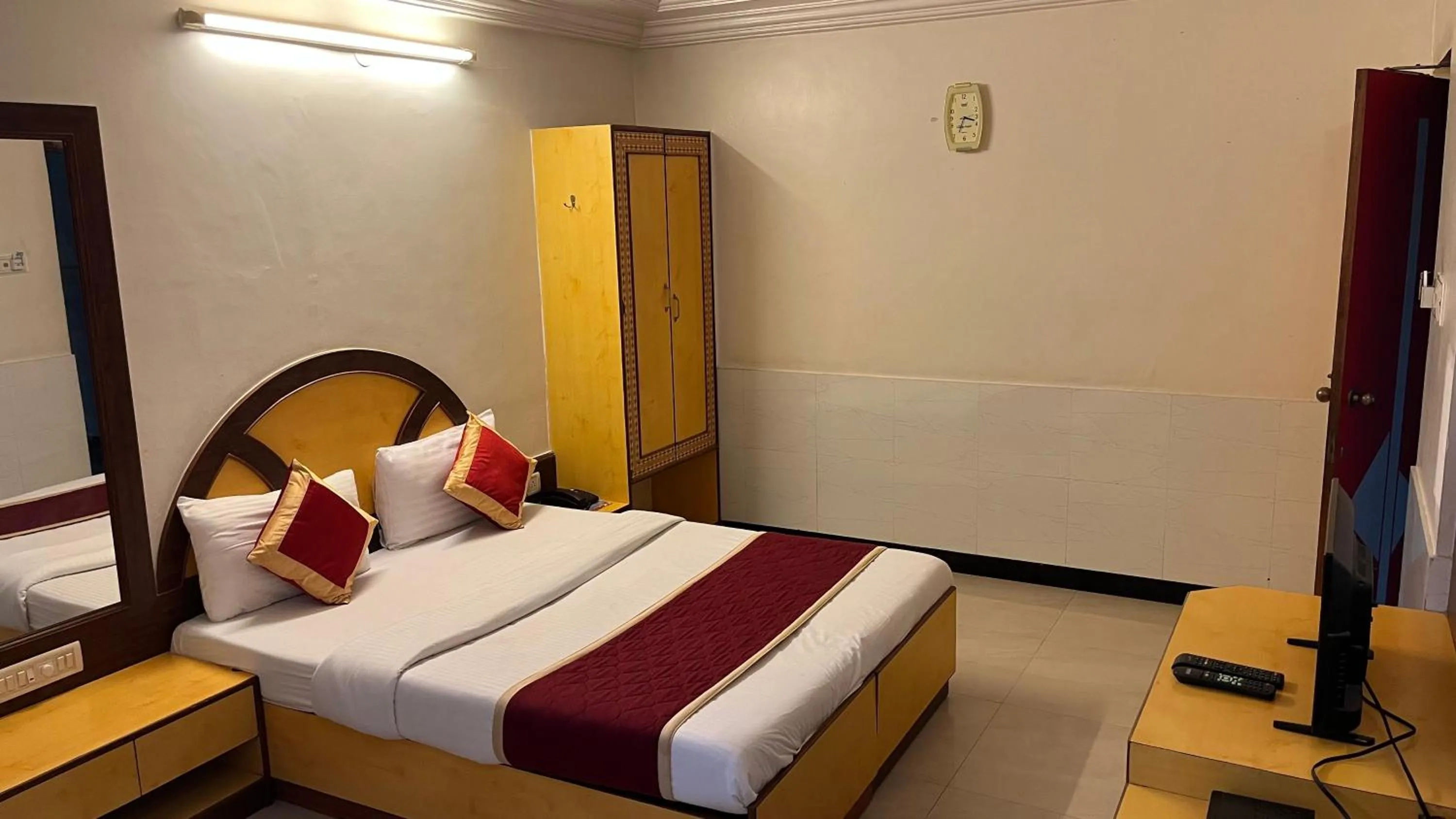 Bedroom, Bed in Ganga Sagar Hotel