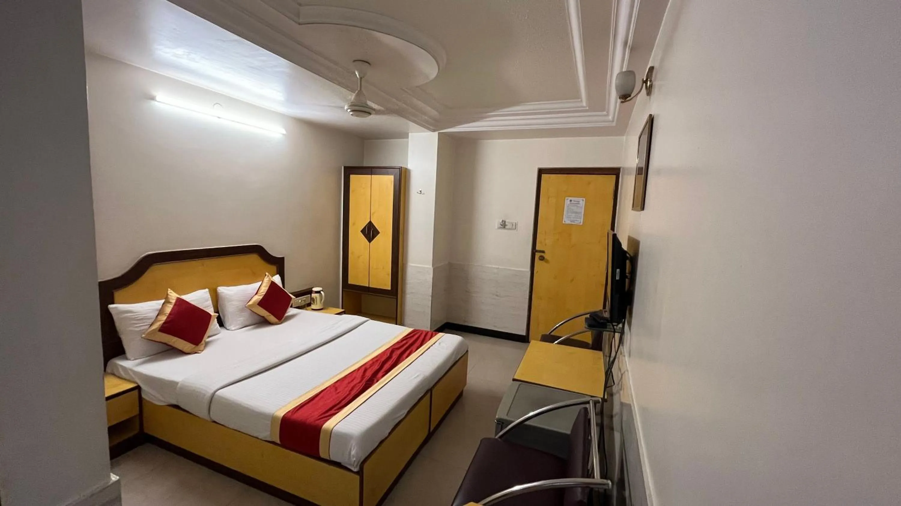 Bedroom, Bed in Ganga Sagar Hotel