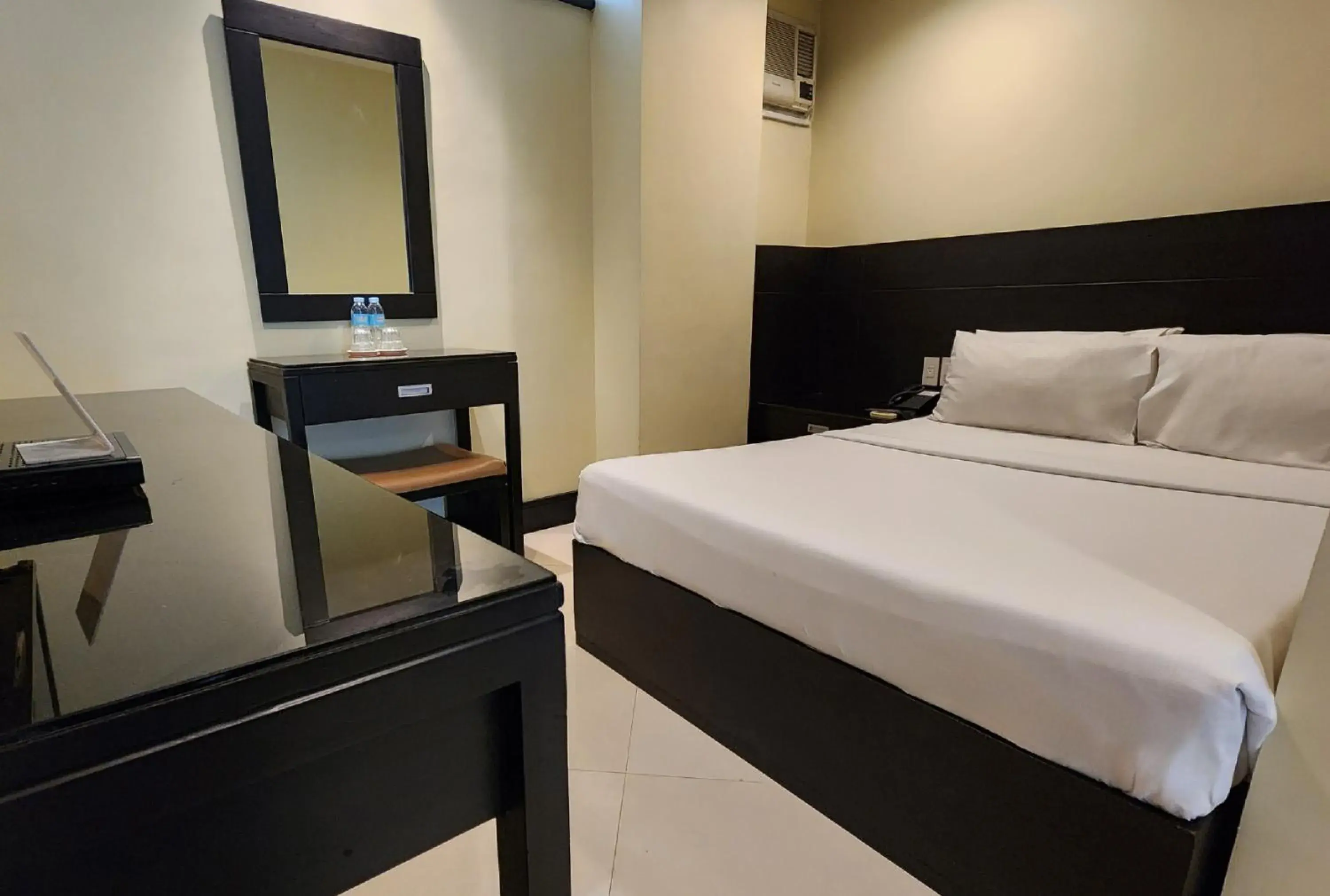 Double Room in Green Glass Hotel Double Room in Green Glass Hotel