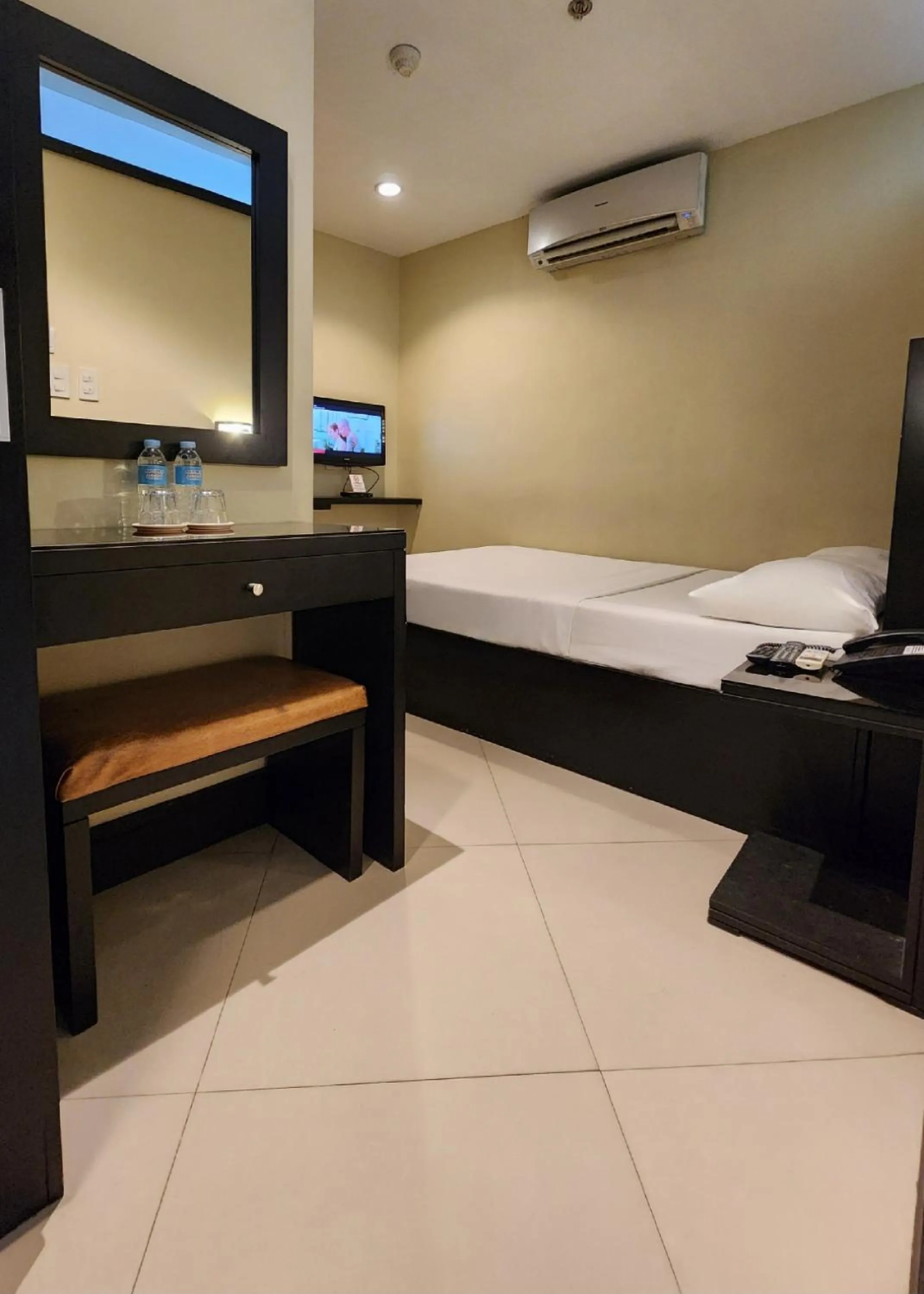 Bed in Green Glass Hotel