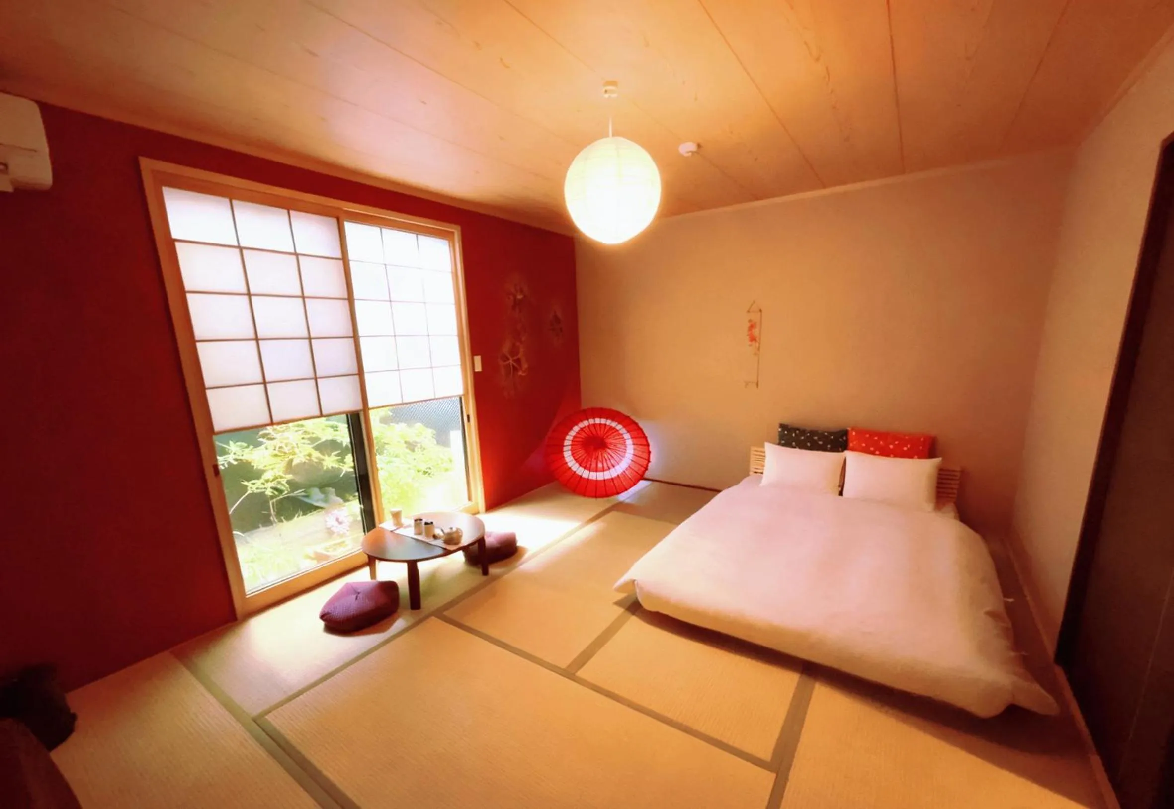 Photo of the whole room, Bed in 桃夭庵 touyouan momo house kujo 一棟貸切