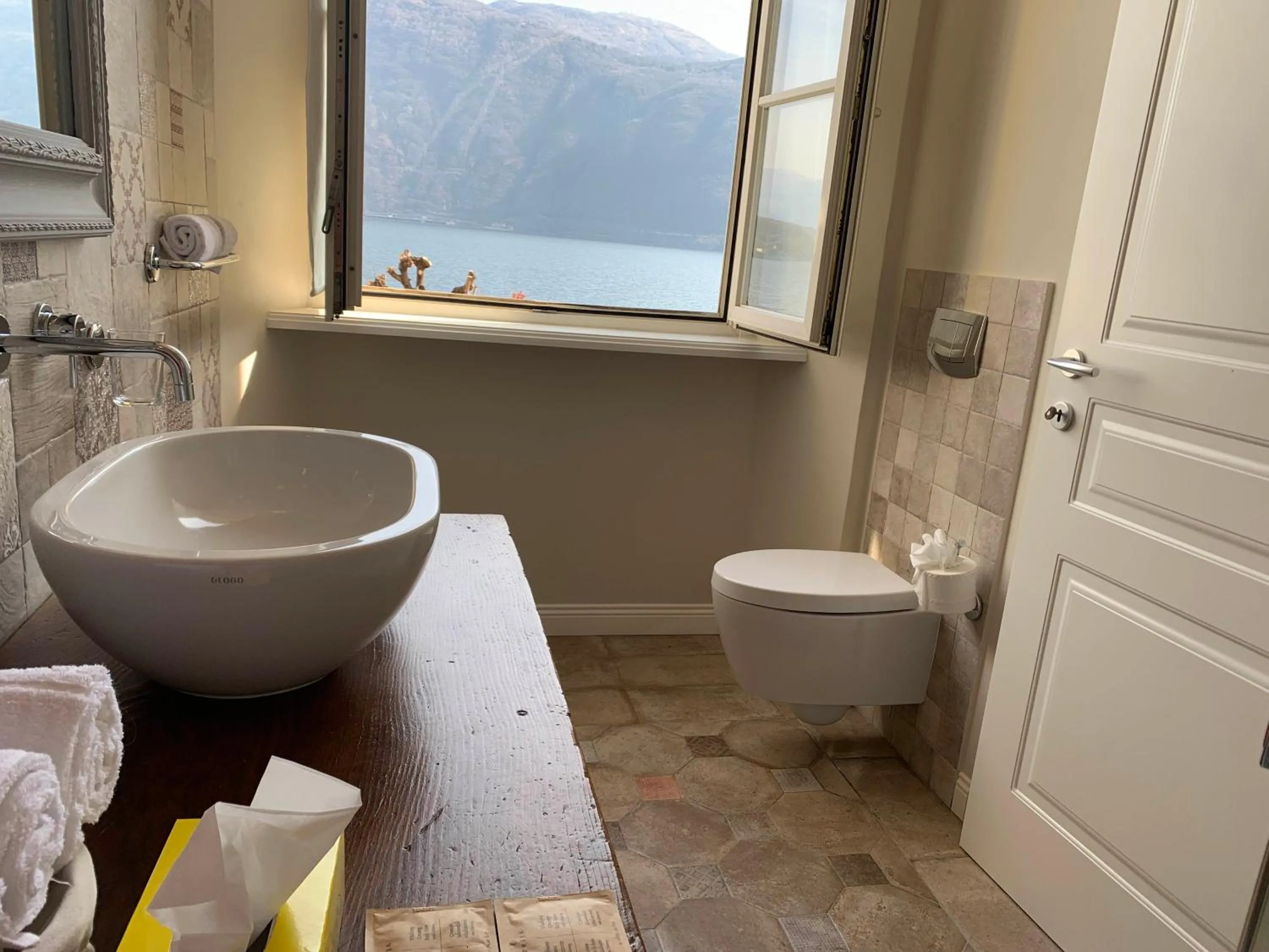 Toilet in Spiaggia Amore - Appartamenti Vacanza Vista Lago - Luxury Apartments