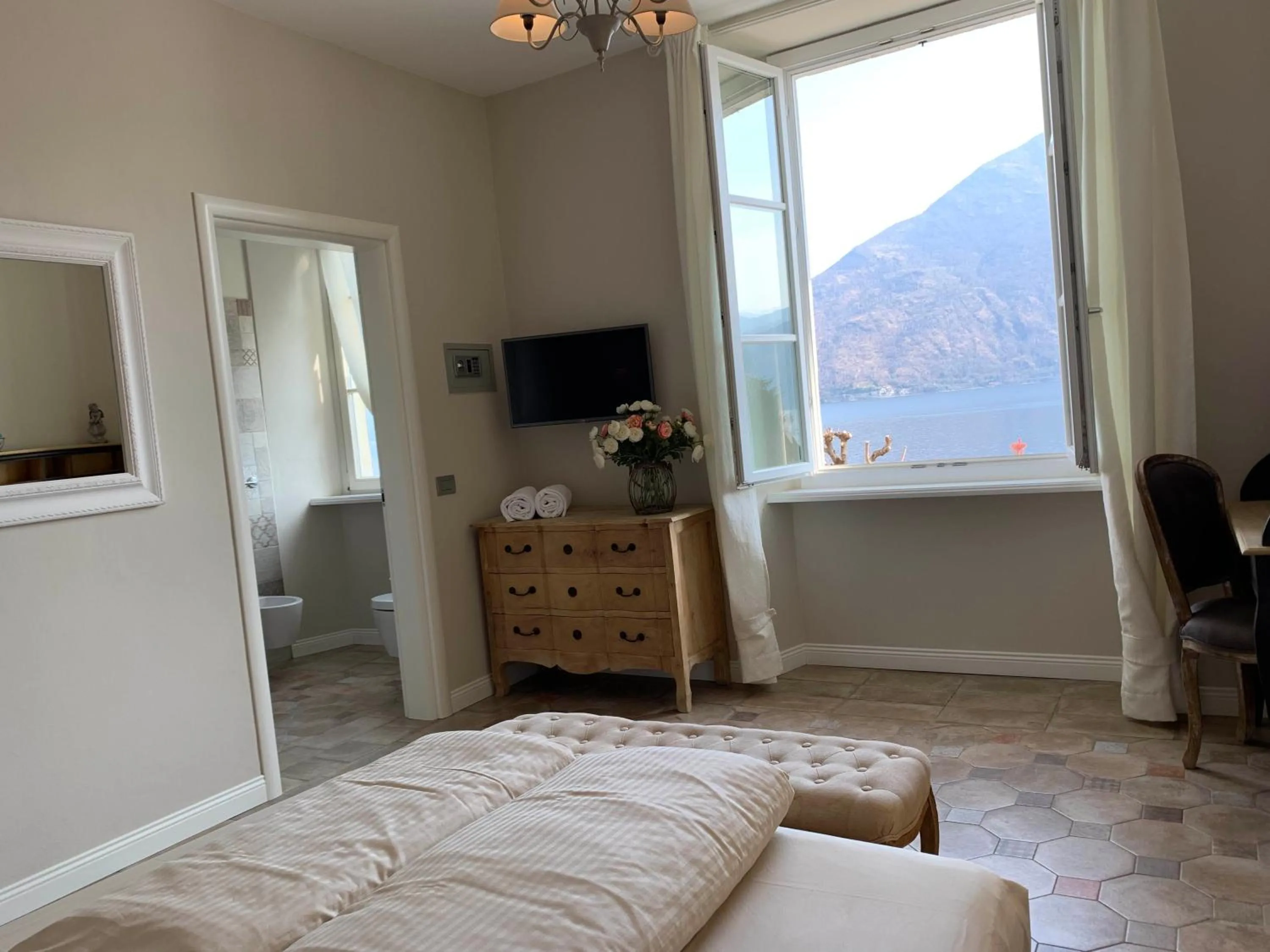 Bedroom, Bed in Spiaggia Amore - Appartamenti Vacanza Vista Lago - Luxury Apartments