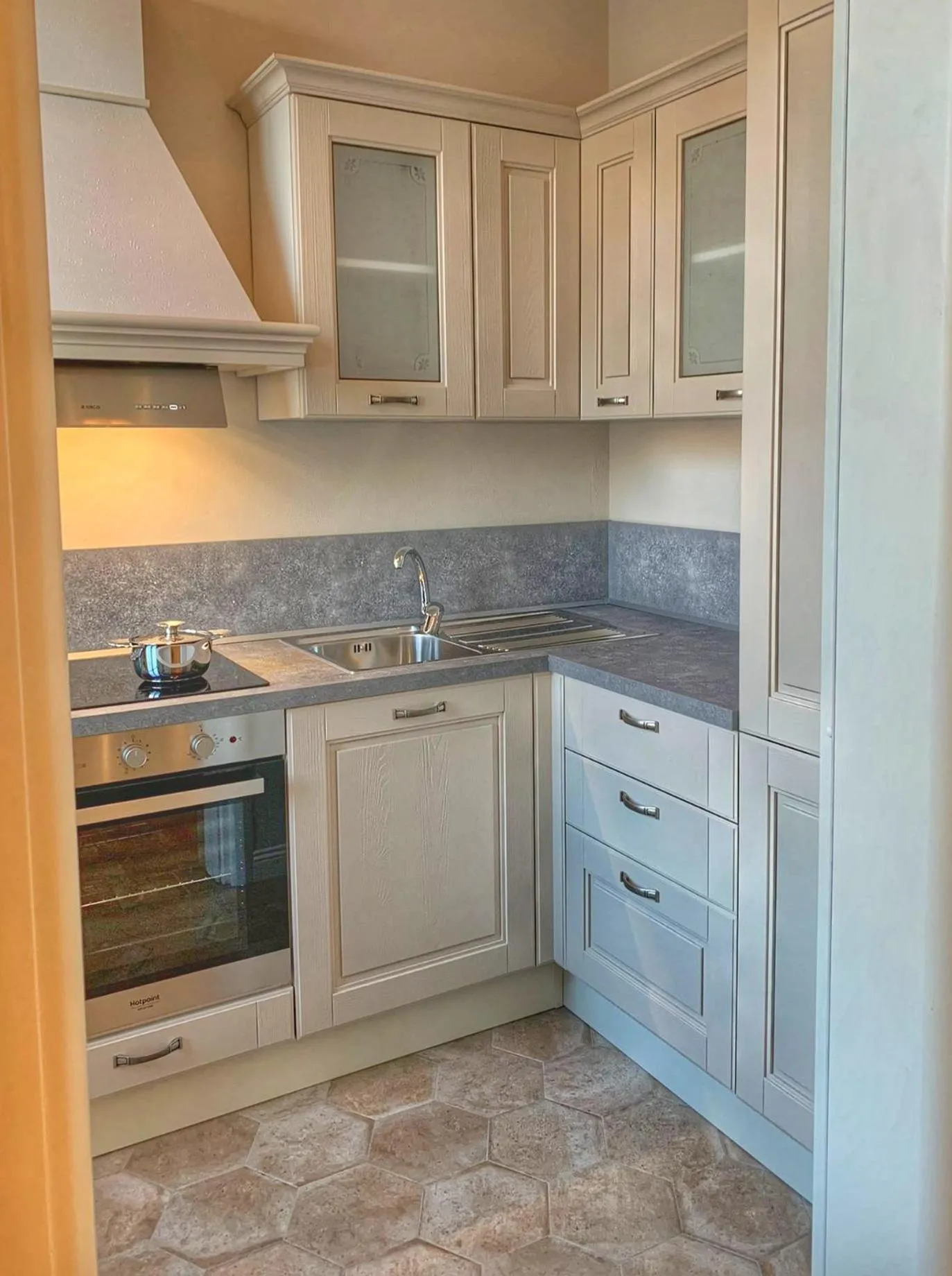 Kitchen or kitchenette in Spiaggia Amore - Appartamenti Vacanza Vista Lago - Luxury Apartments