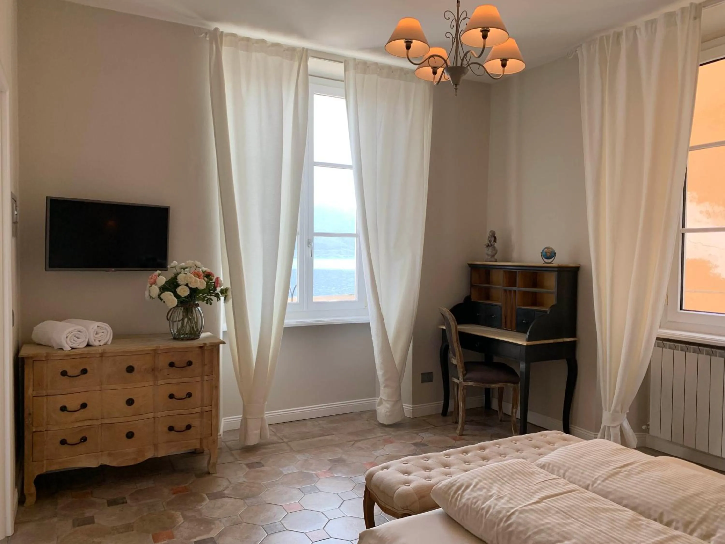 Bedroom in Spiaggia Amore - Appartamenti Vacanza Vista Lago - Luxury Apartments
