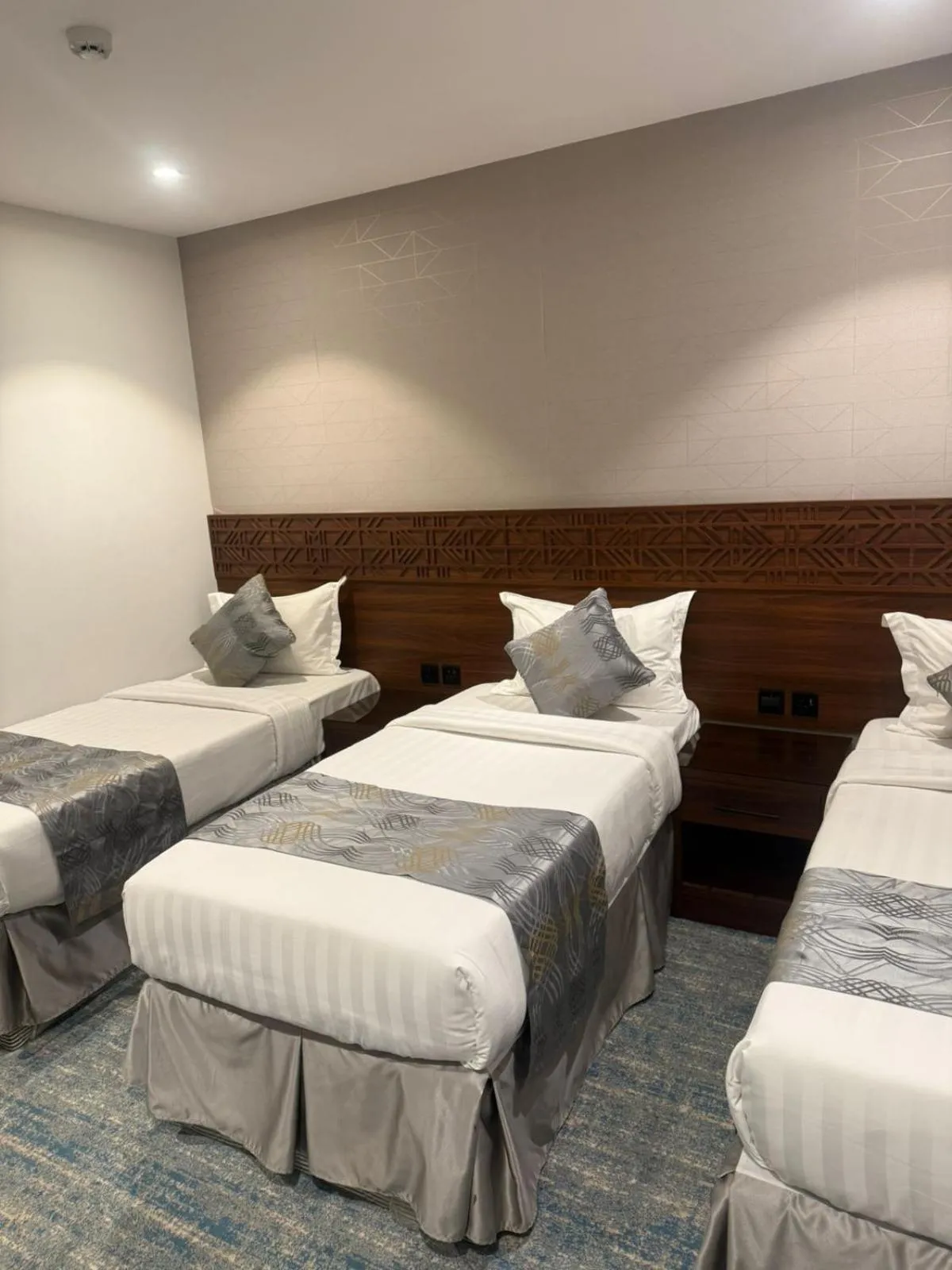 Bed in Manazel Al Zaireen Hotel