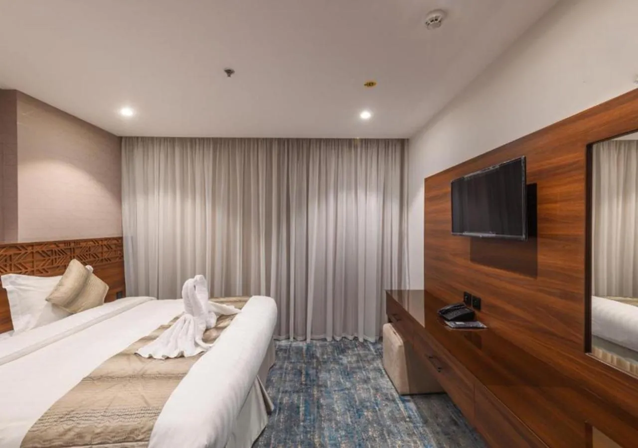 Communal lounge/ TV room, Bed in Manazel Al Zaireen Hotel