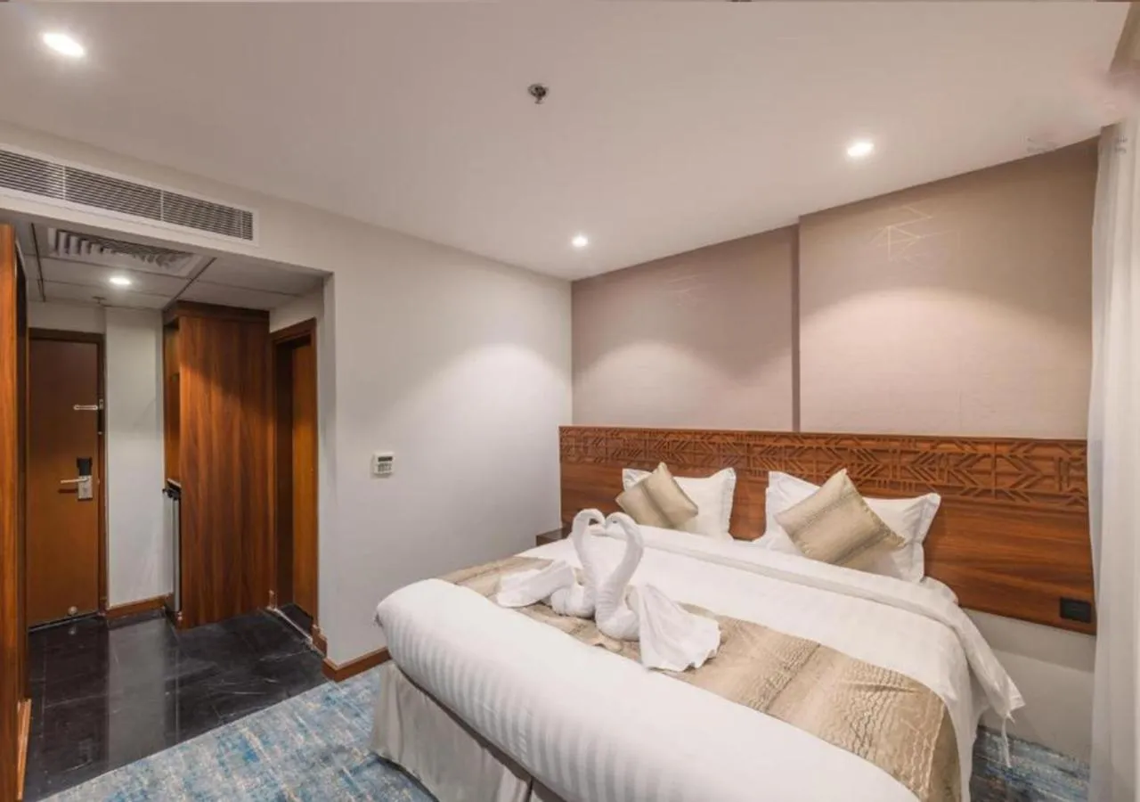 Bed in Manazel Al Zaireen Hotel