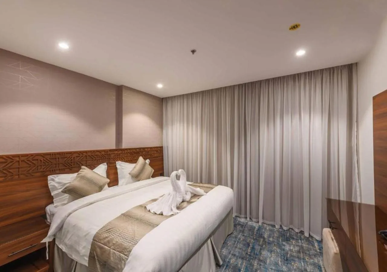 Bed in Manazel Al Zaireen Hotel