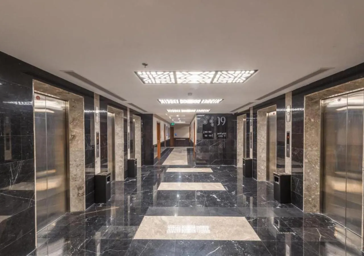 elevator in Manazel Al Zaireen Hotel