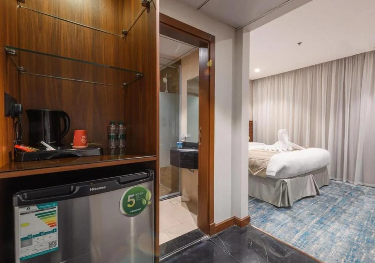 Bed in Manazel Al Zaireen Hotel