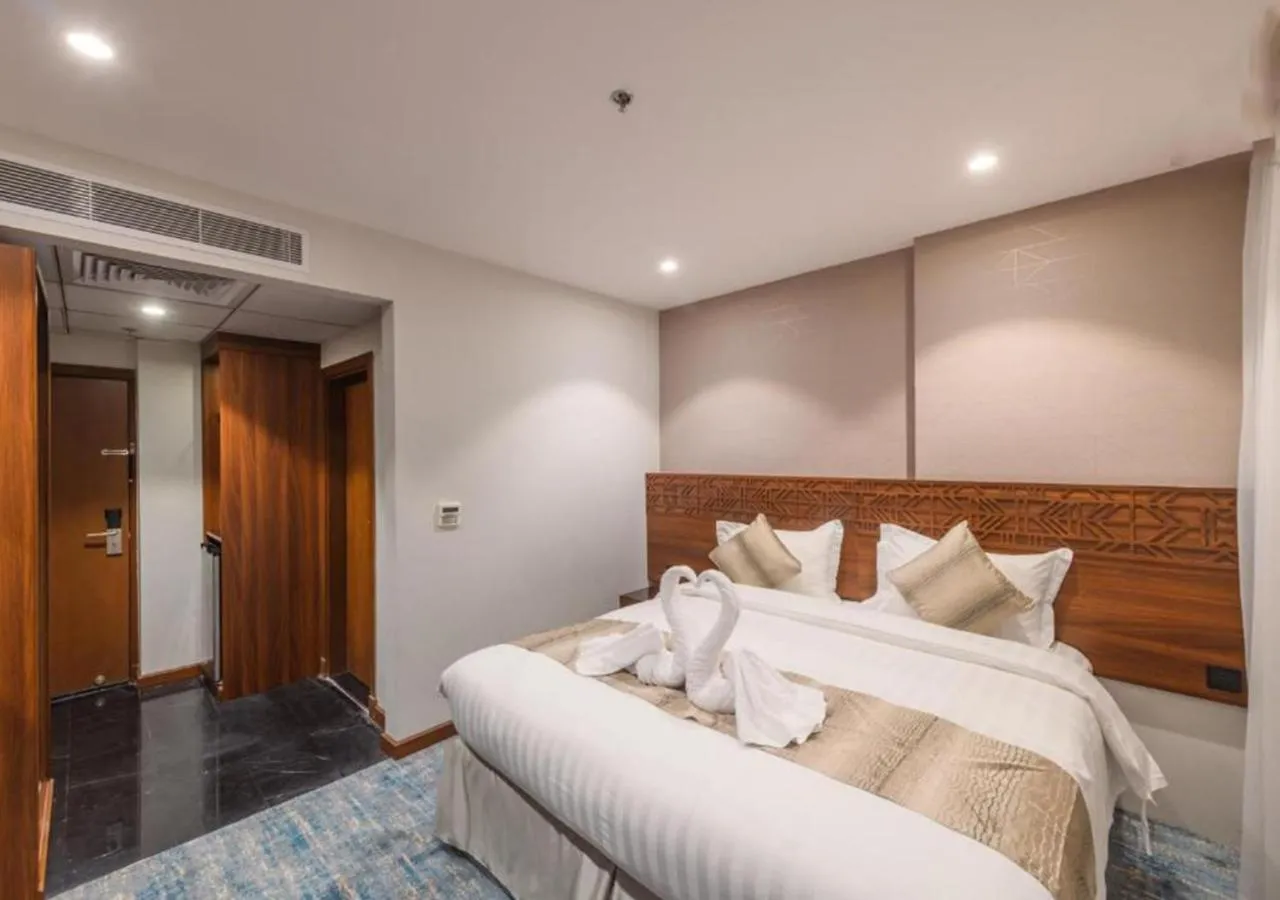 Bed in Manazel Al Zaireen Hotel