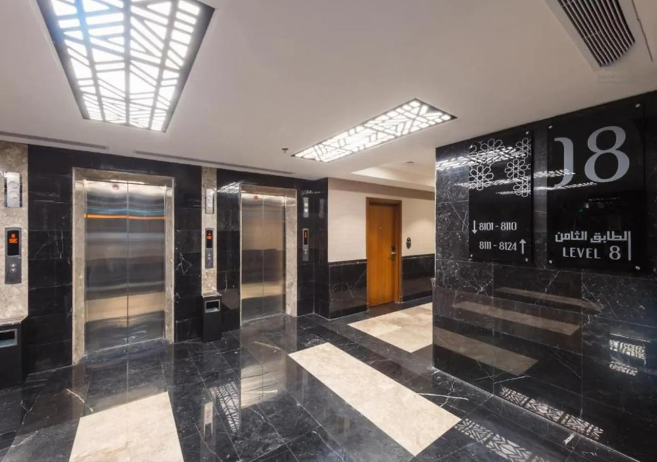 elevator in Manazel Al Zaireen Hotel