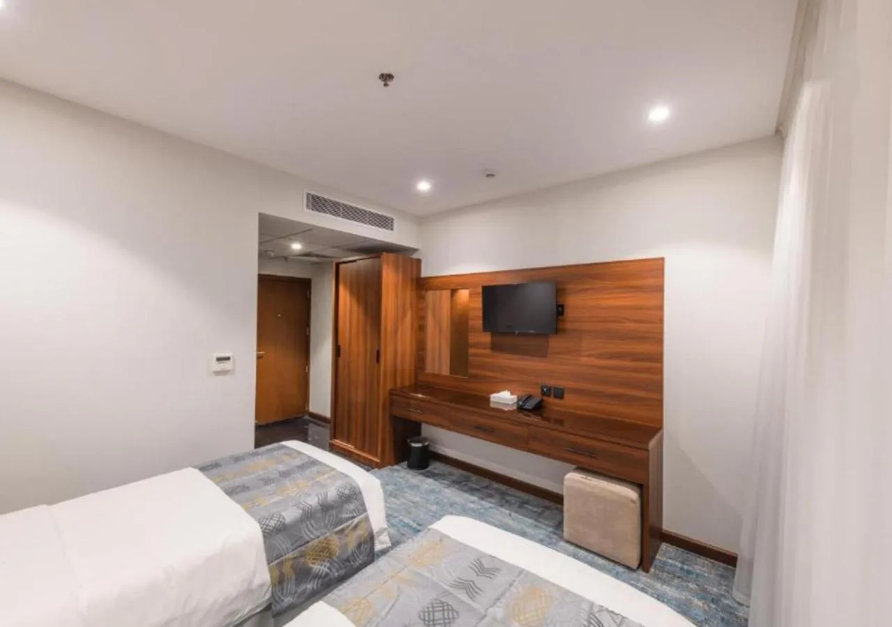 Bed in Manazel Al Zaireen Hotel