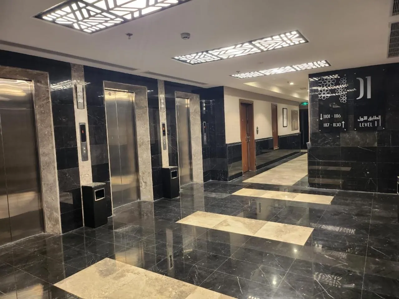 elevator in Manazel Al Zaireen Hotel