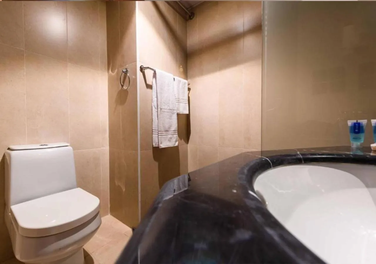 Shower in Manazel Al Zaireen Hotel