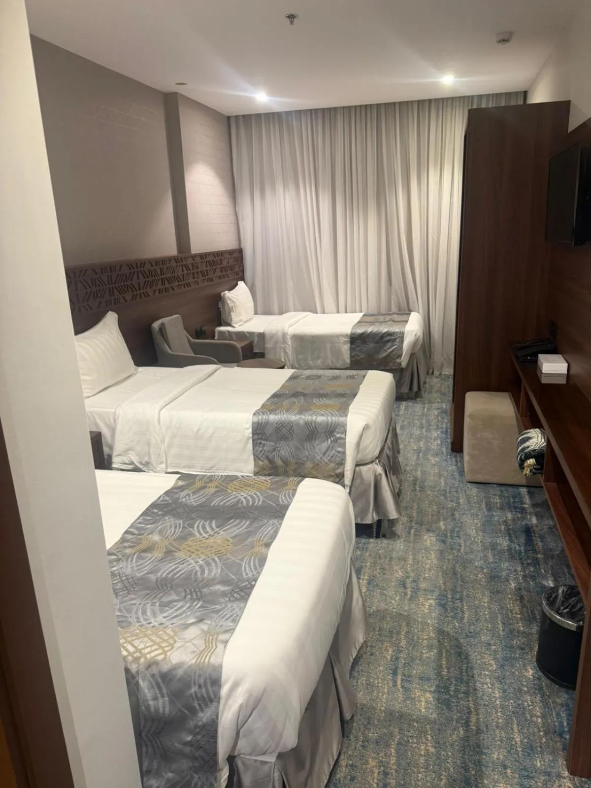 Bed in Manazel Al Zaireen Hotel