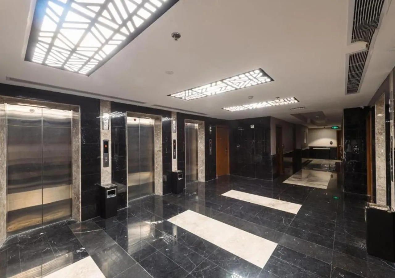 elevator in Manazel Al Zaireen Hotel