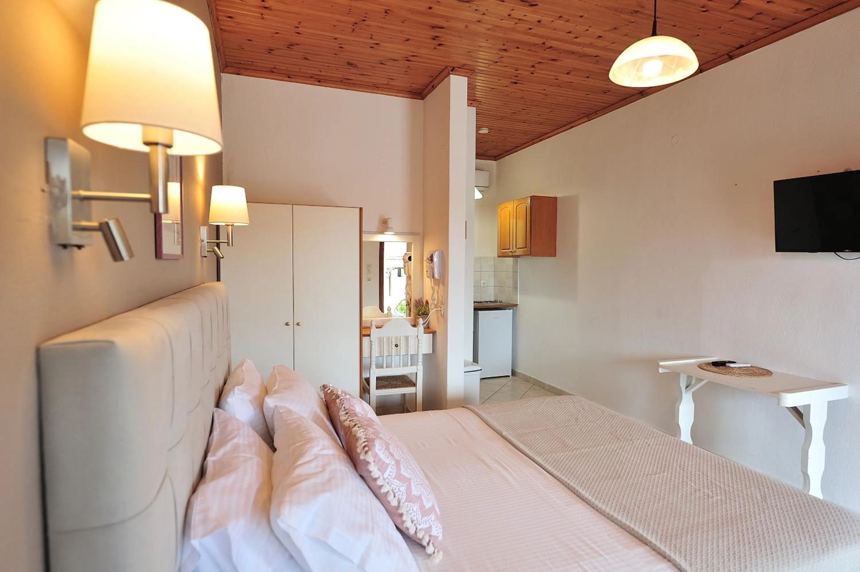 Bedroom, Bed in Vista Mare Skiathos