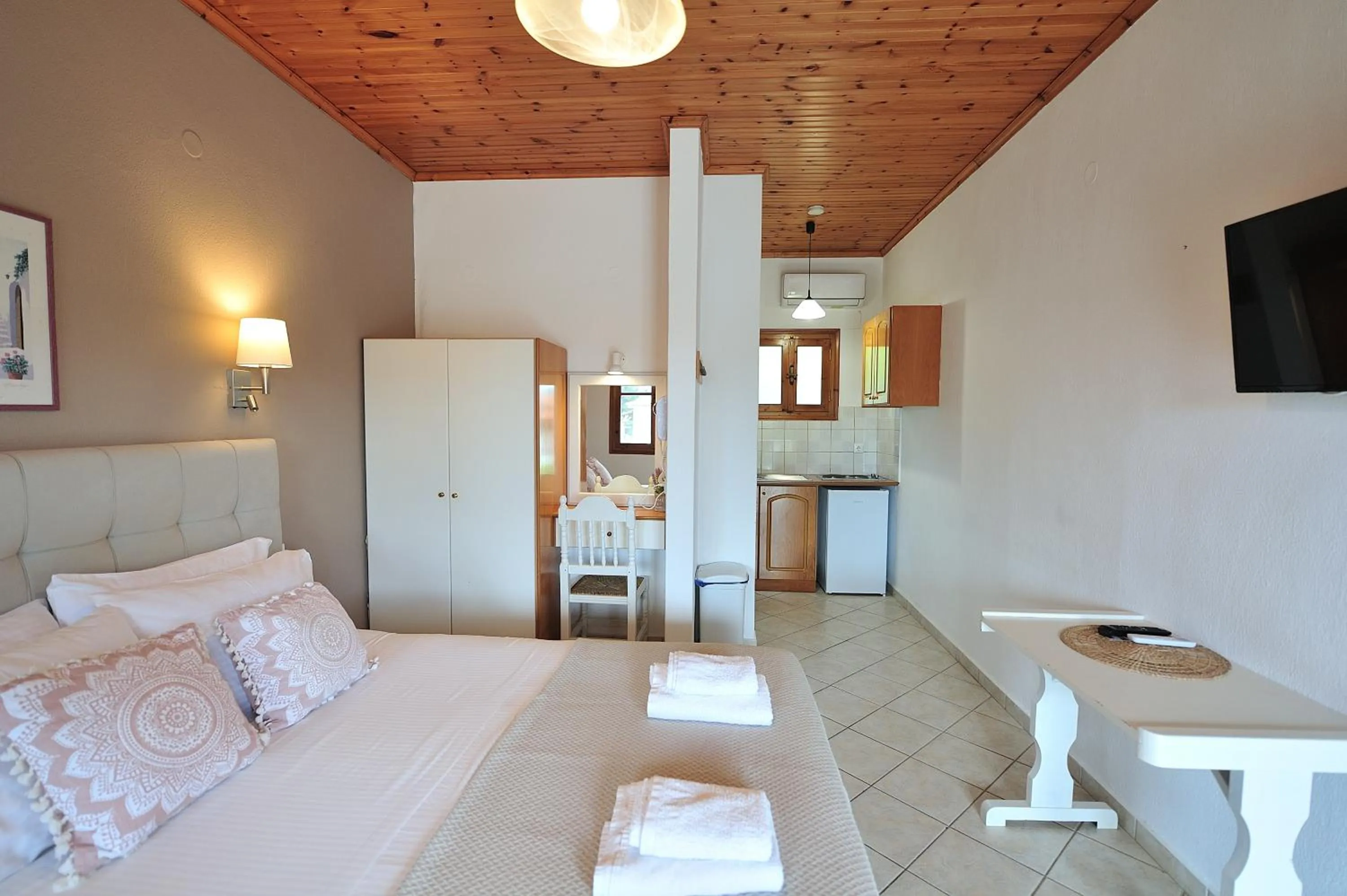 Bedroom, Bed in Vista Mare Skiathos