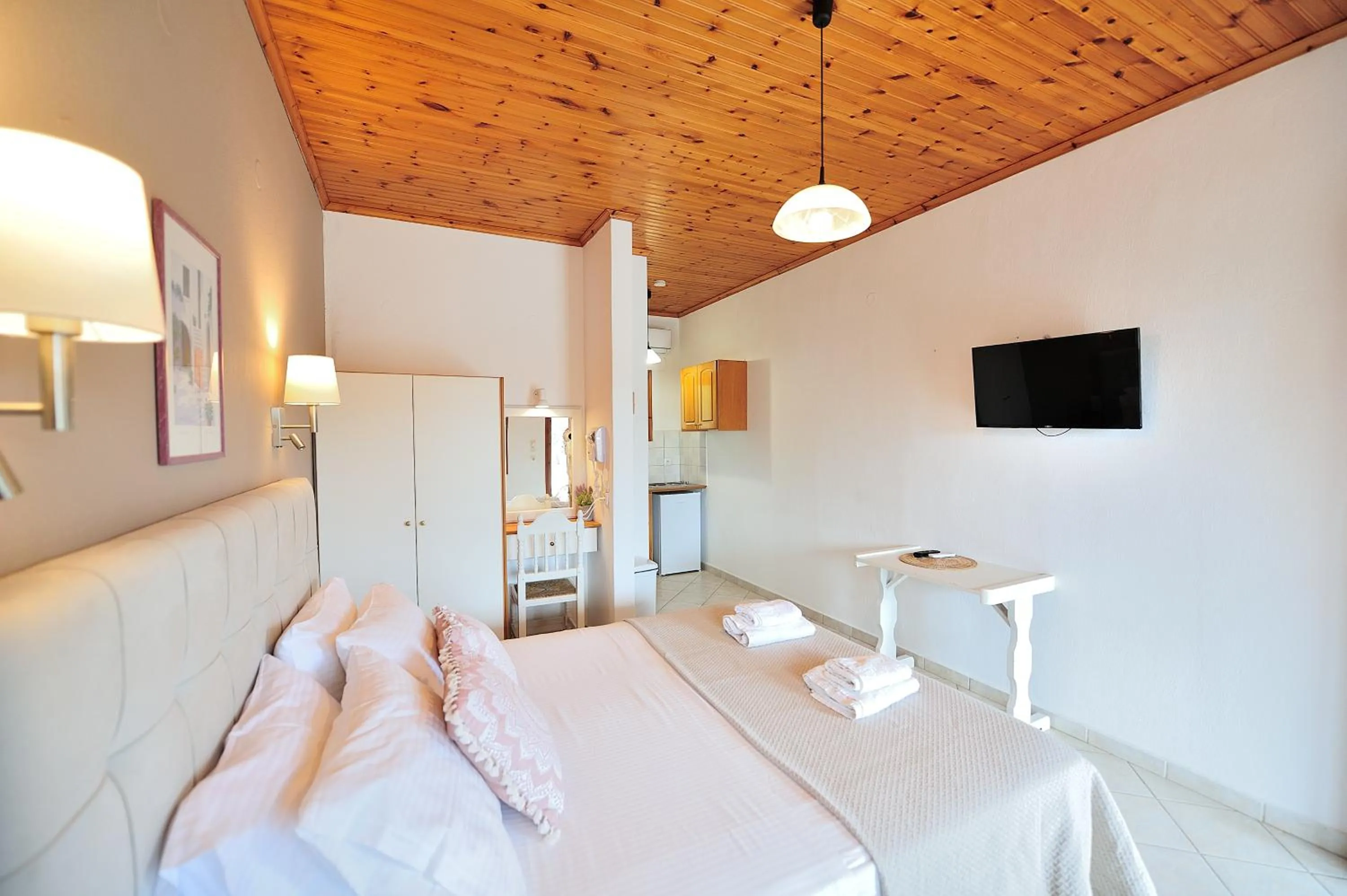 Bedroom, Bed in Vista Mare Skiathos