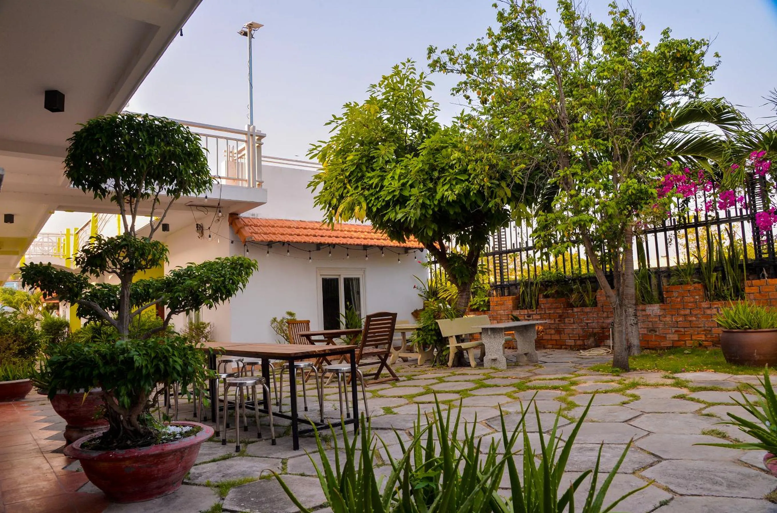 Garden view in An Vinh Analog House - LE BONHEUR