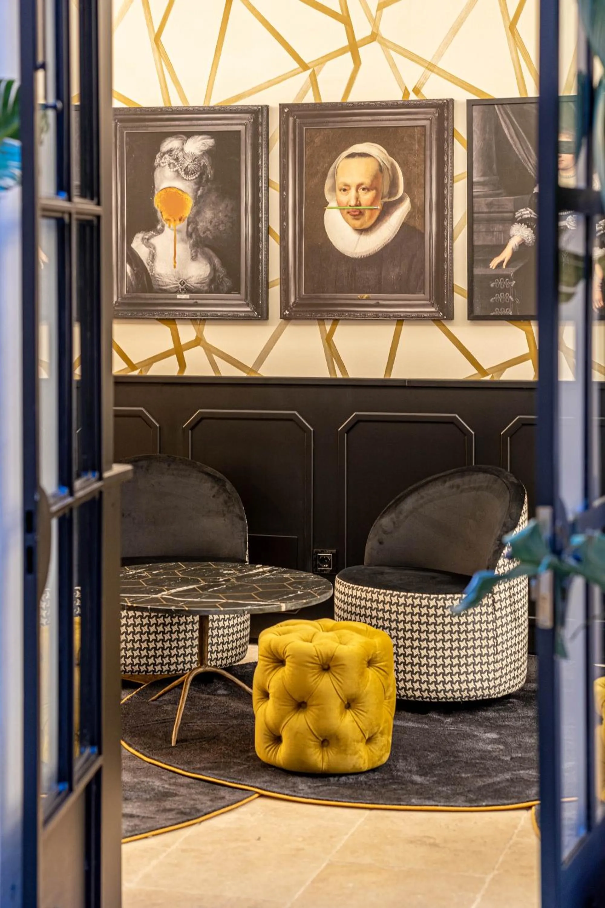 Library in Hotel Claude Marbella