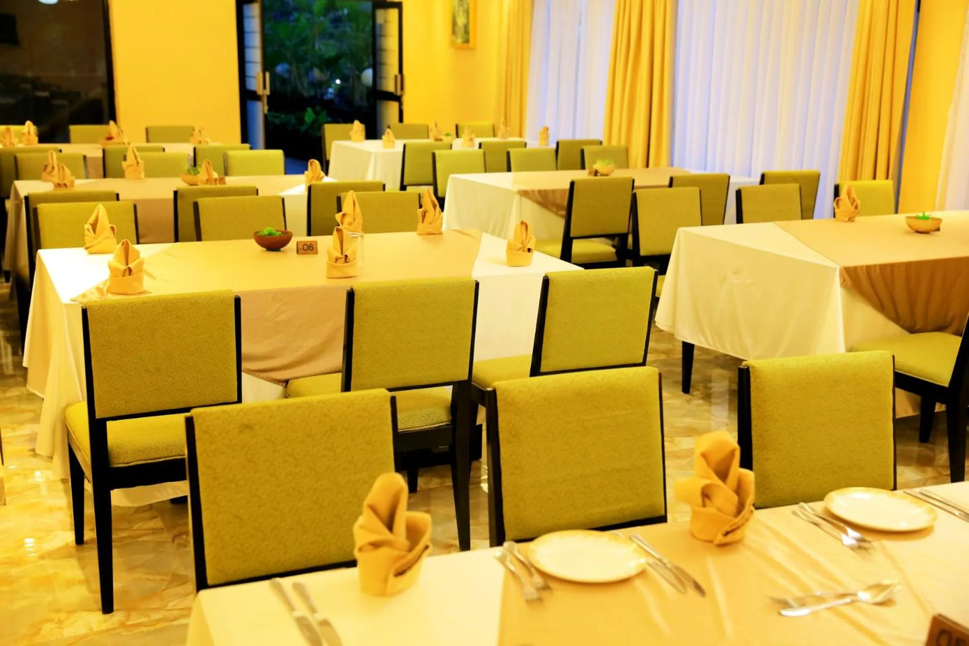 Restaurant/places to eat in Meilin International Hotel