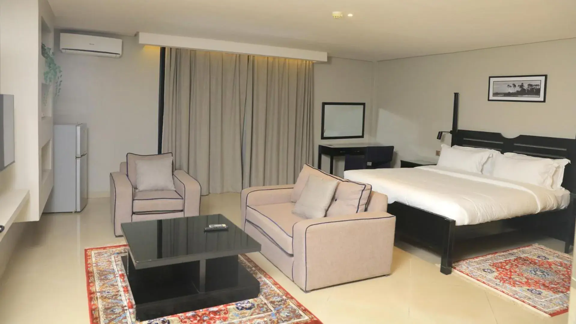 Seating area, Bed in Meilin International Hotel Seating area, Bed in Meilin International Hotel