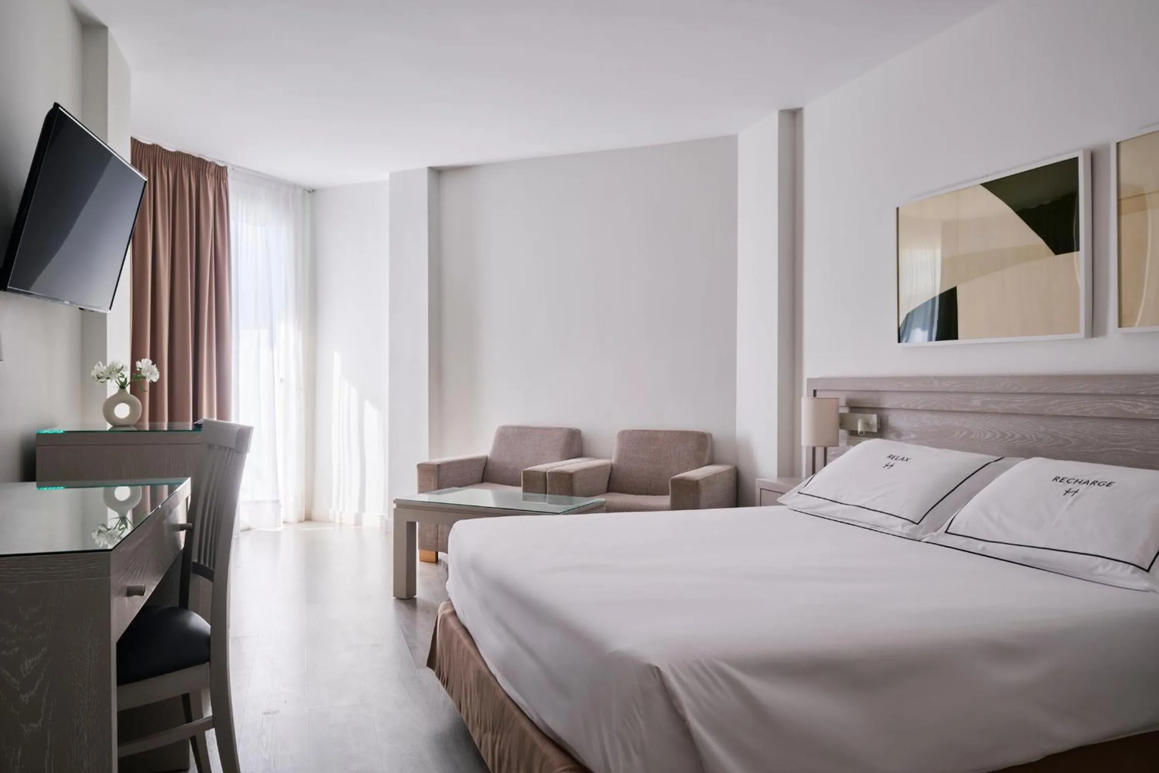 Photo of the whole room, Bed in Hotel Helios Costa Tropical