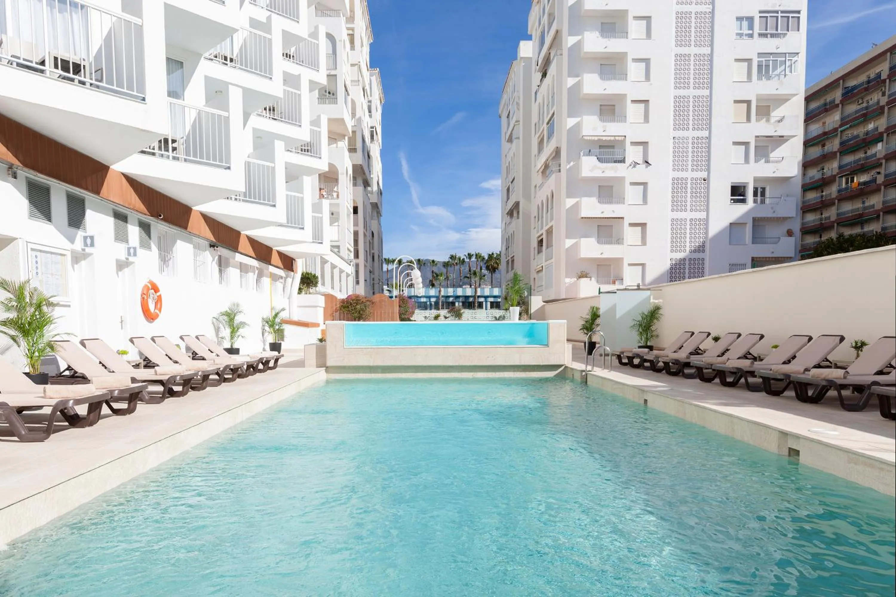 Swimming pool in Hotel Helios Costa Tropical