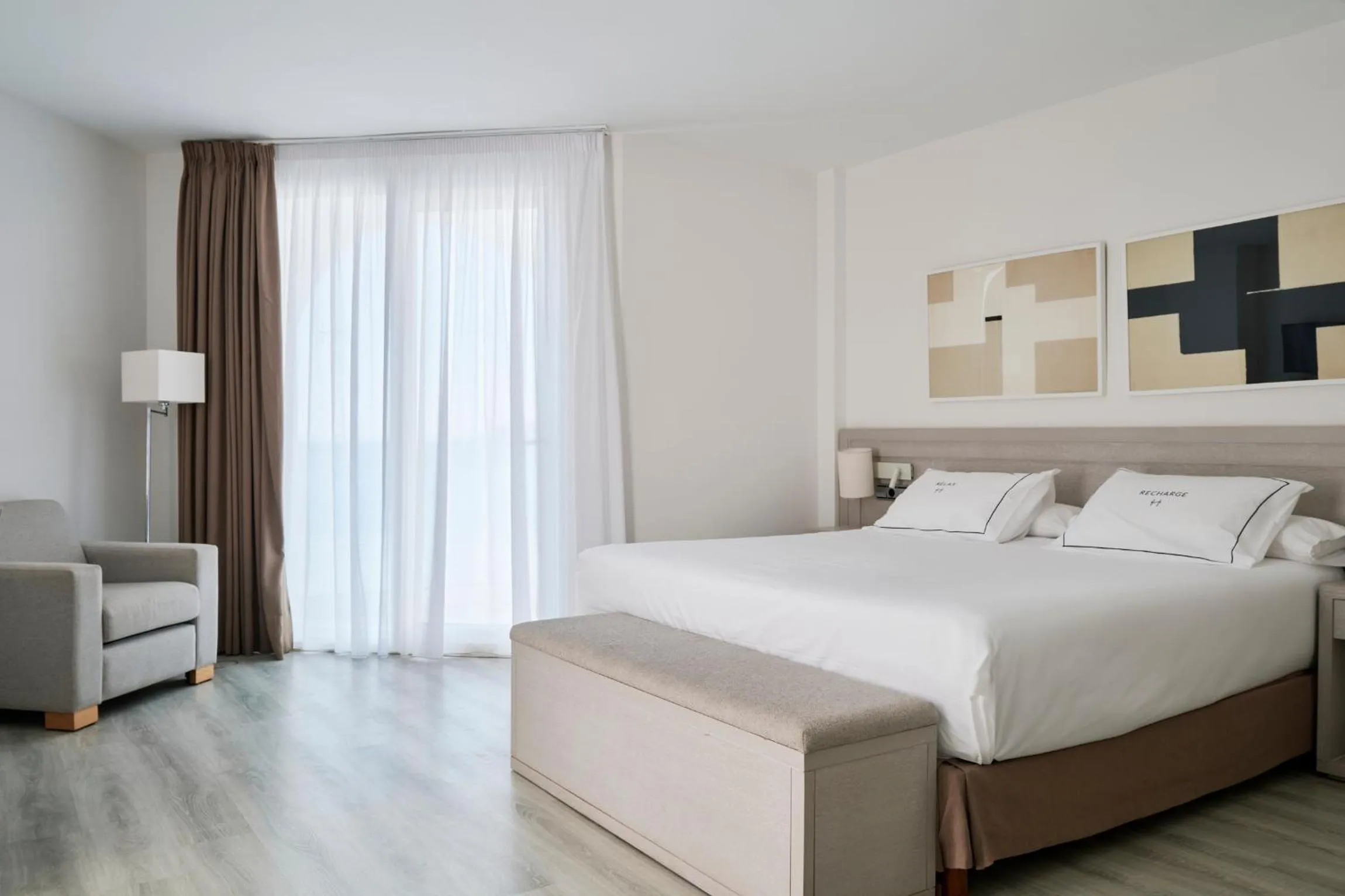 Photo of the whole room, Bed in Hotel Helios Costa Tropical