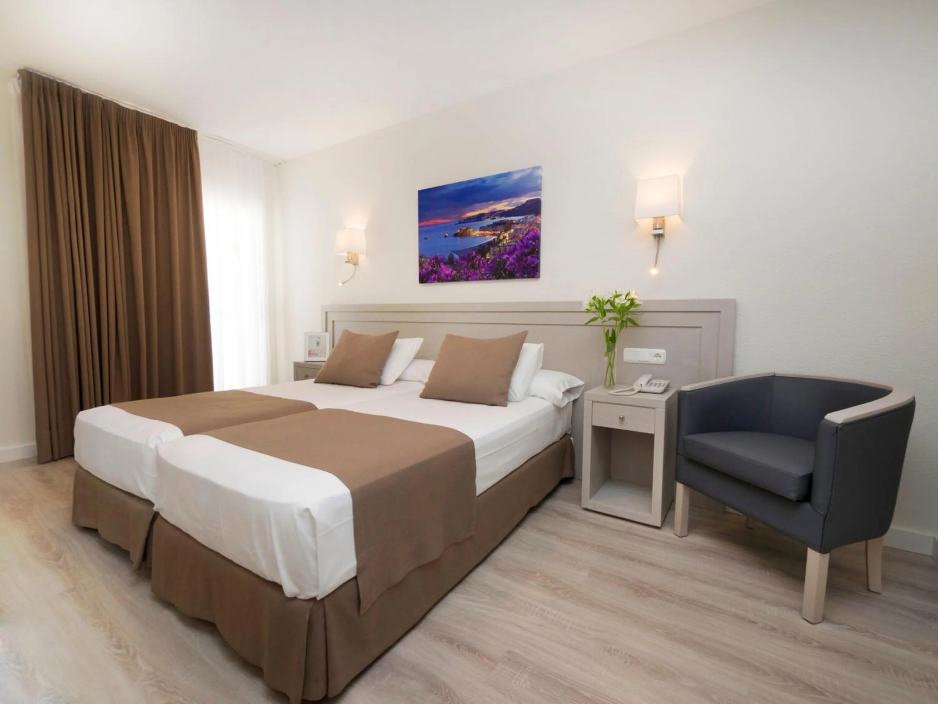 Bedroom, Bed in Hotel Helios Costa Tropical