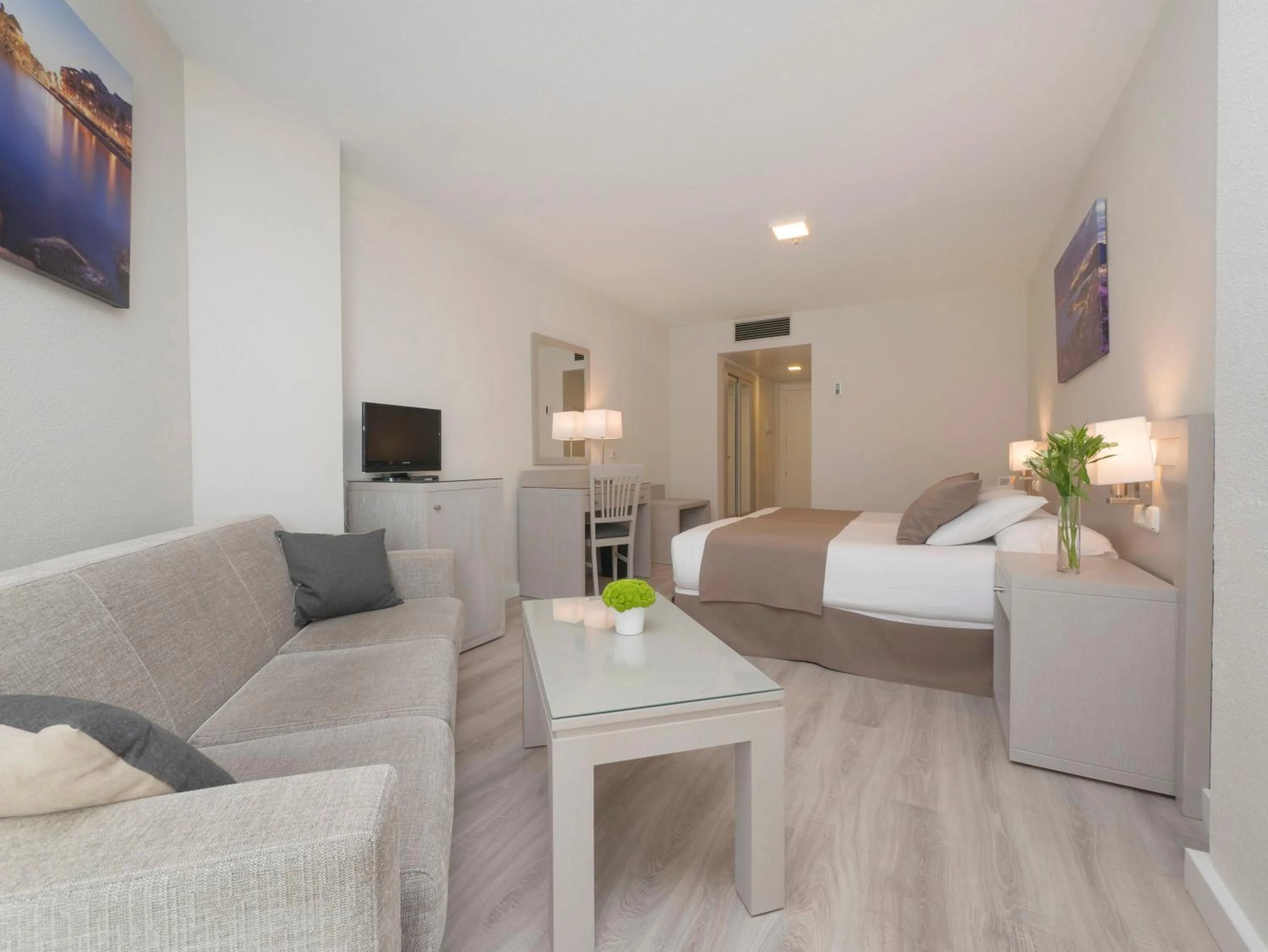 Bedroom, Bed in Hotel Helios Costa Tropical