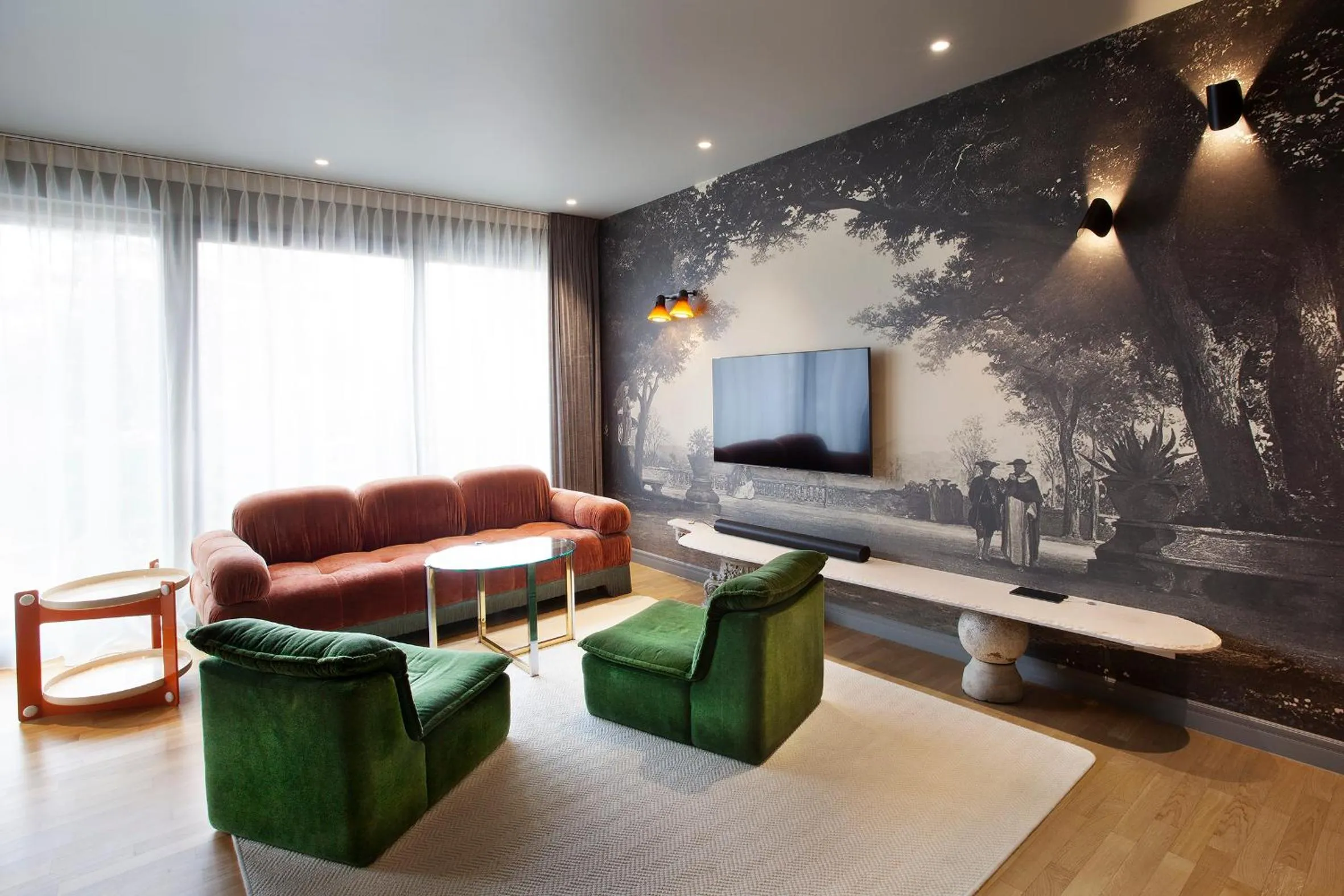 TV and multimedia in Room 12