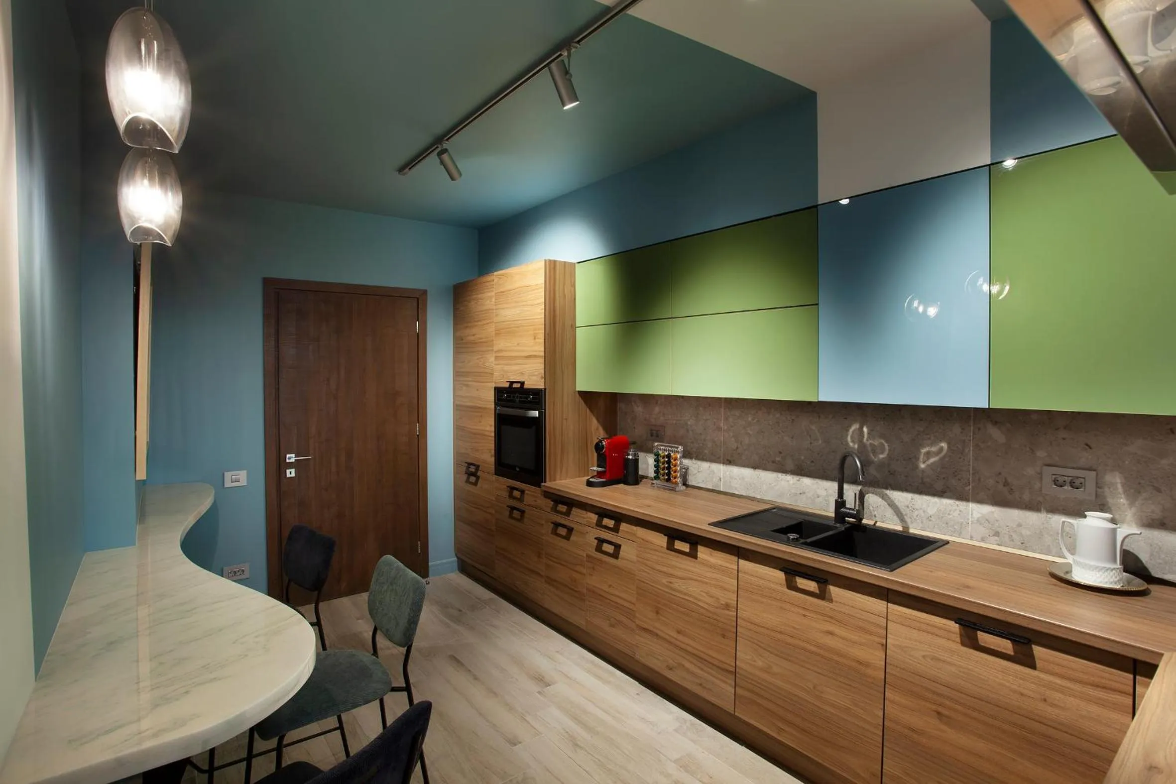 Coffee/tea facilities in Room 12