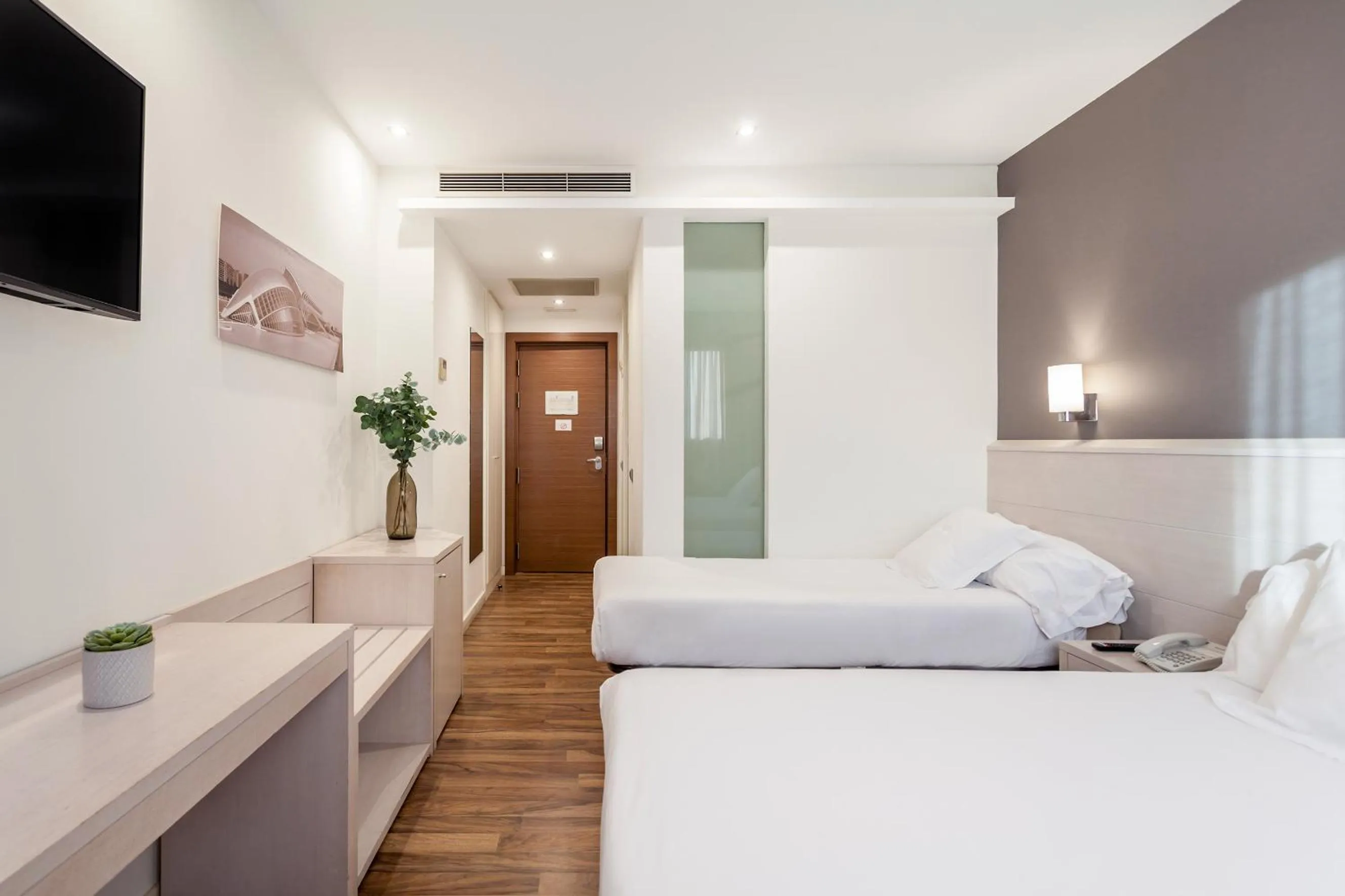 Bed in AZZ Valencia Táctica Hotel